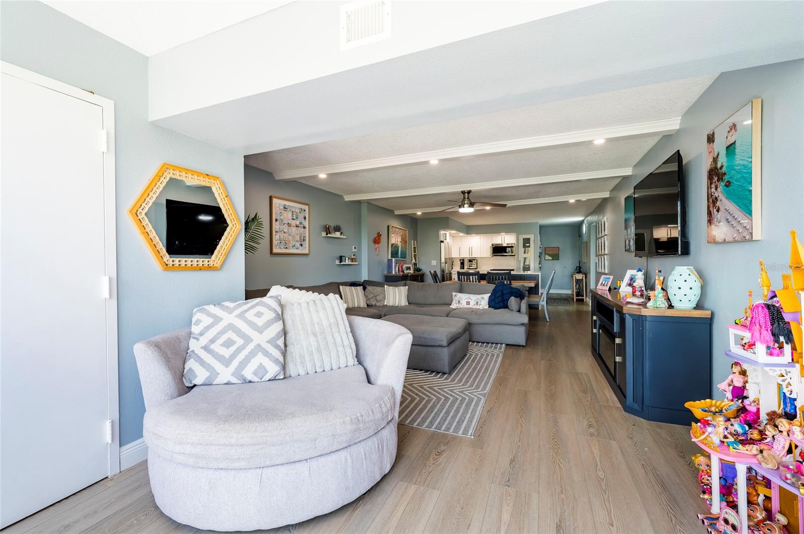 Image 24 of 38 For 855 Bayway Boulevard 308