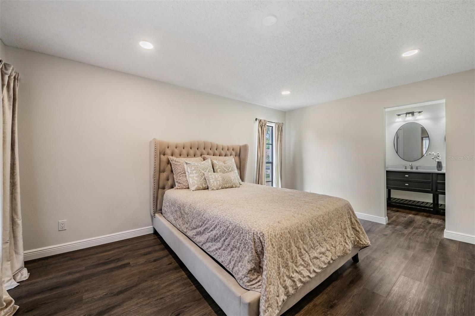 Image 21 of 43 For 3643 Fairway Forest Circle