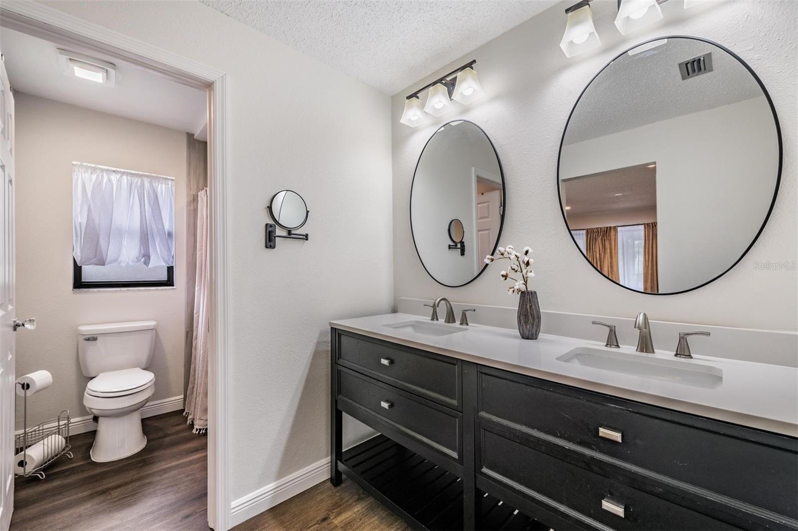 Image 23 of 43 For 3643 Fairway Forest Circle