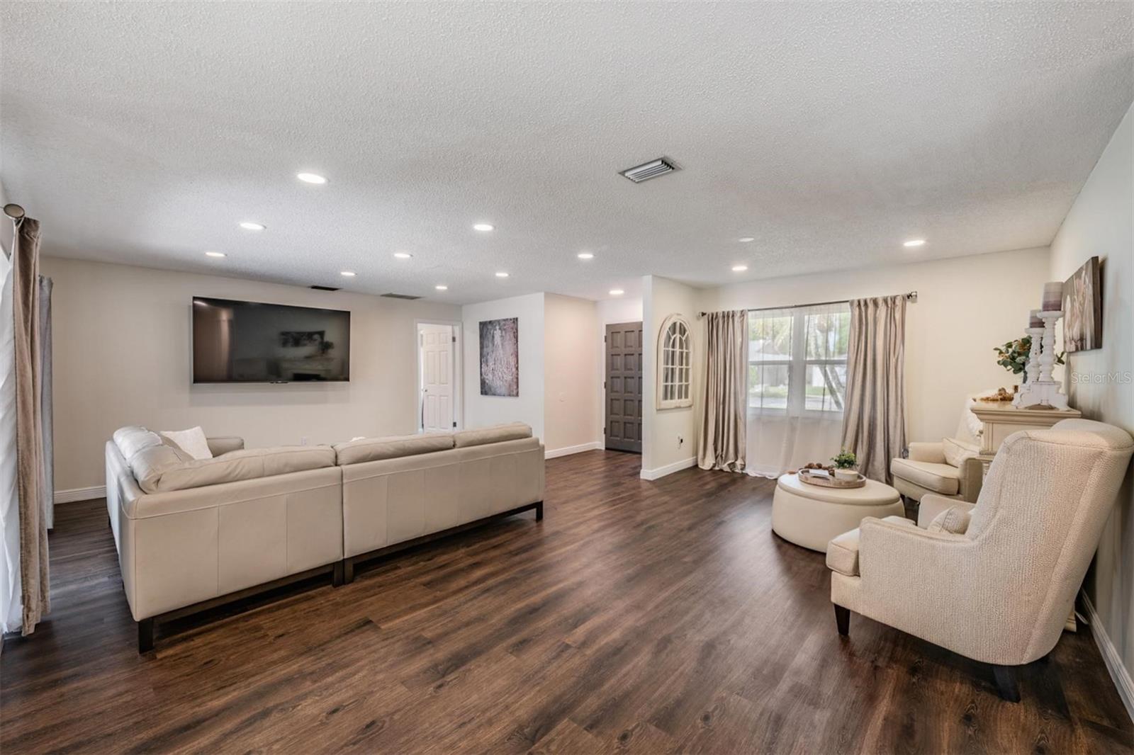 Image 6 of 43 For 3643 Fairway Forest Circle