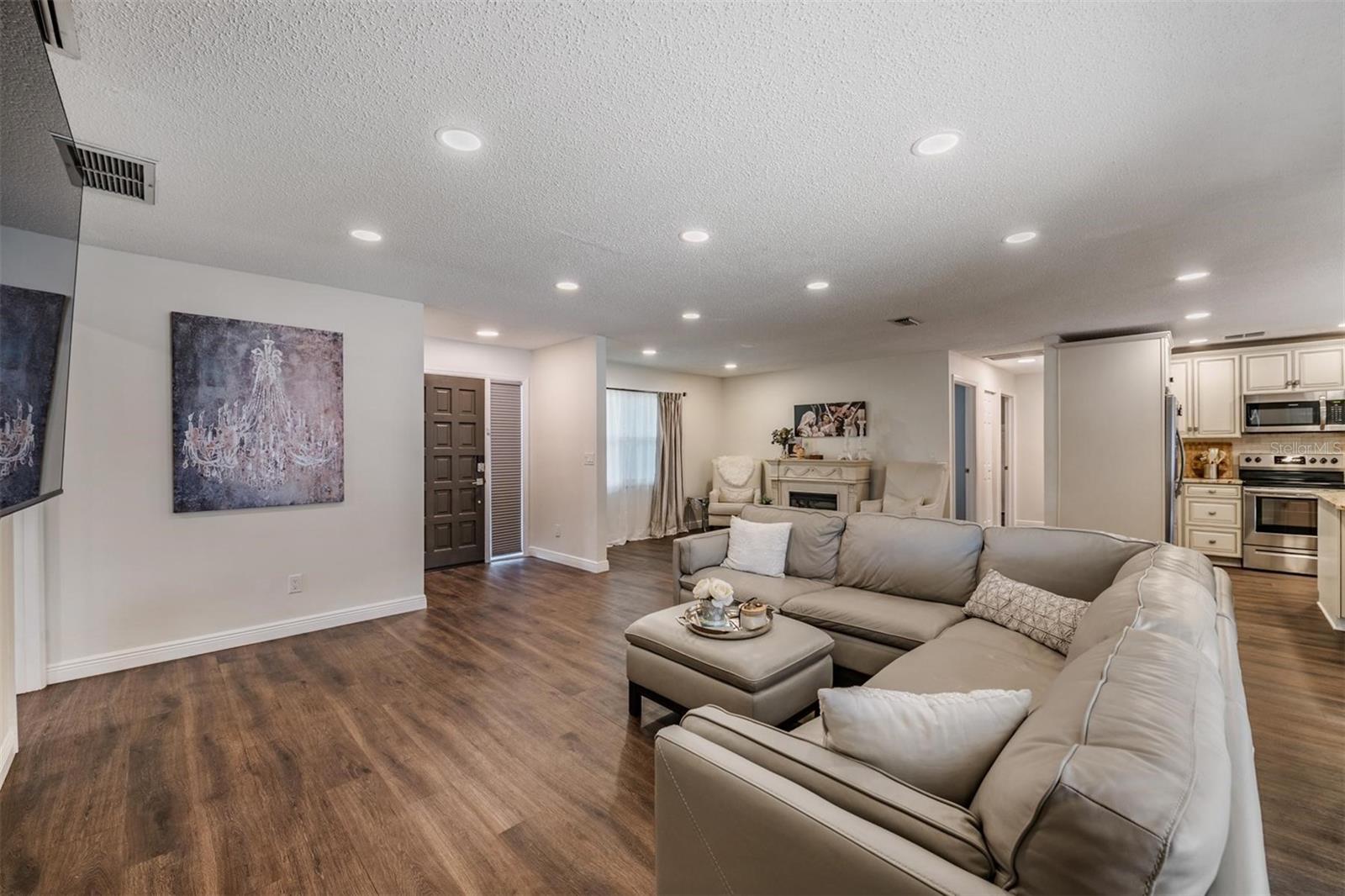 Image 7 of 43 For 3643 Fairway Forest Circle