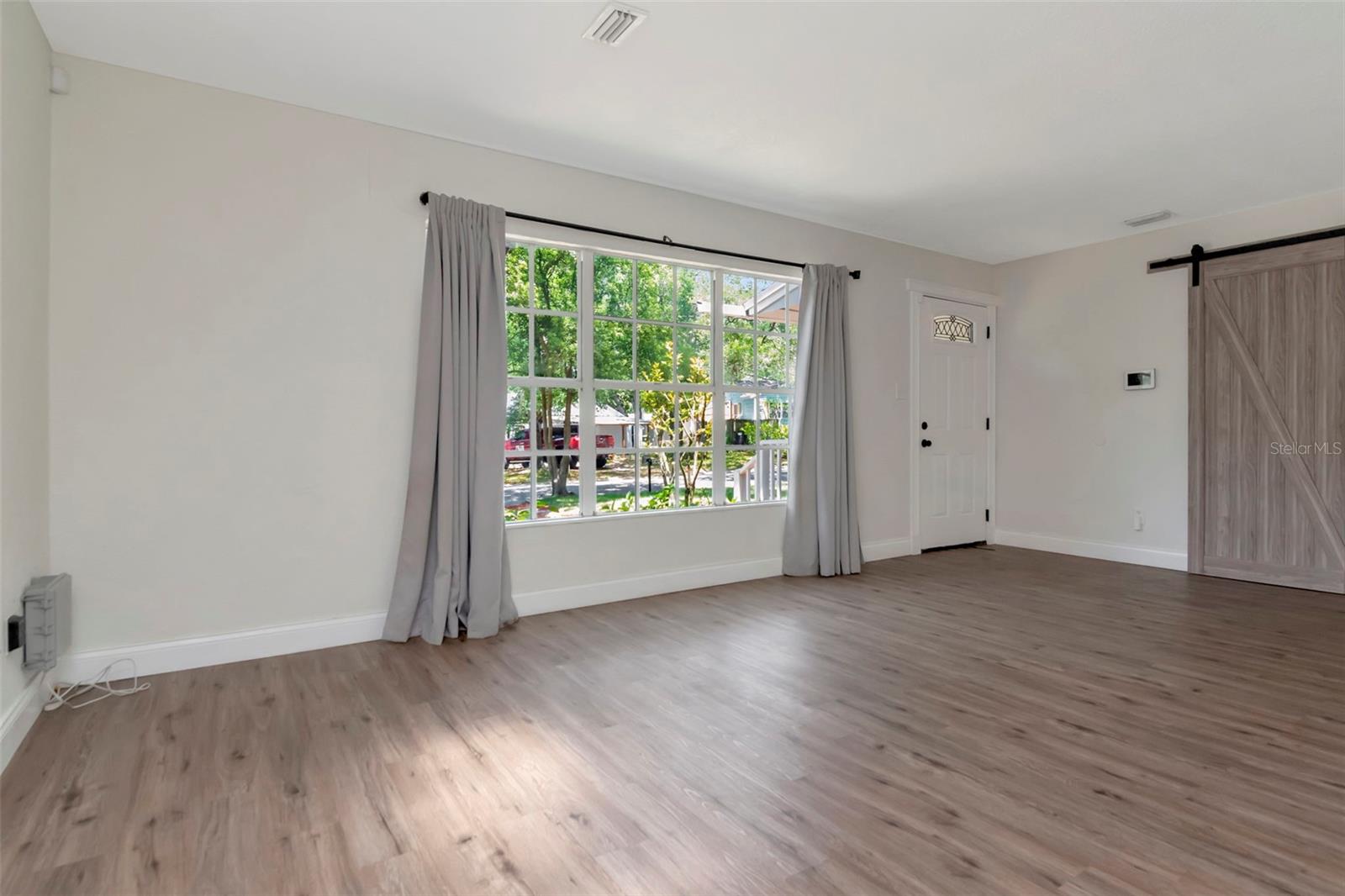 Image 3 of 43 For 2101 Howell Street