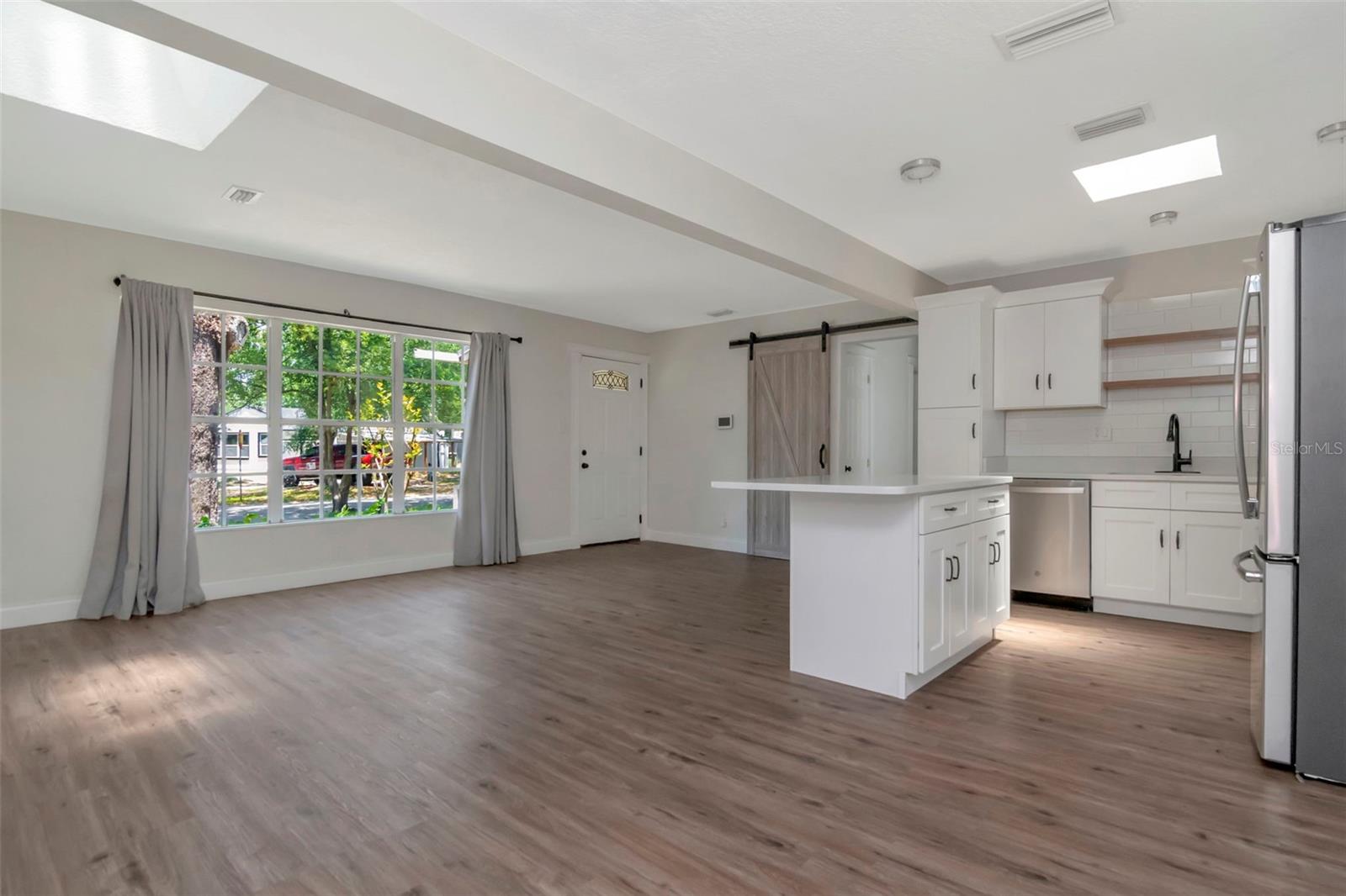 Image 4 of 43 For 2101 Howell Street