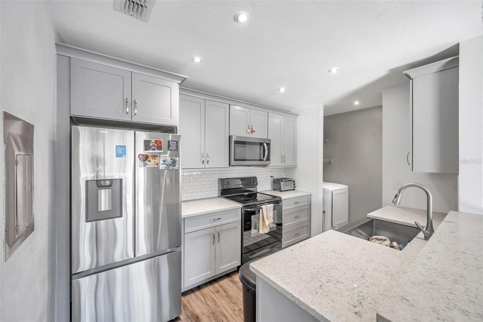 Image 16 of 41 For 2937 Bough Avenue D