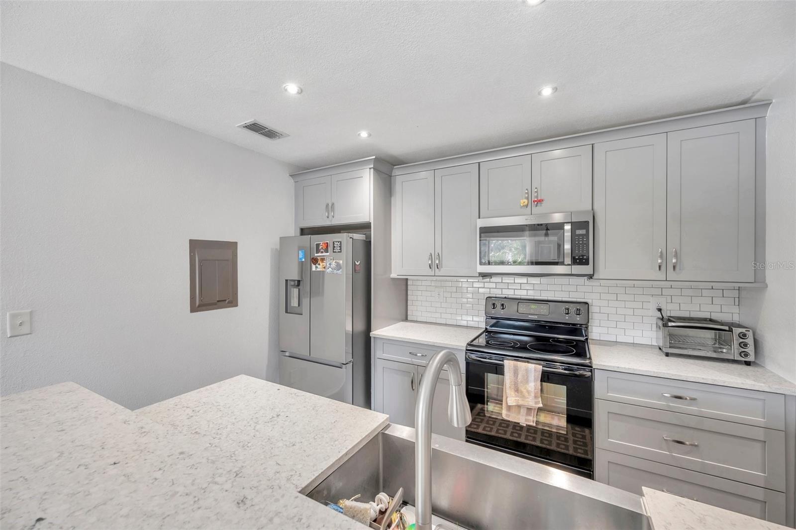 Image 18 of 41 For 2937 Bough Avenue D