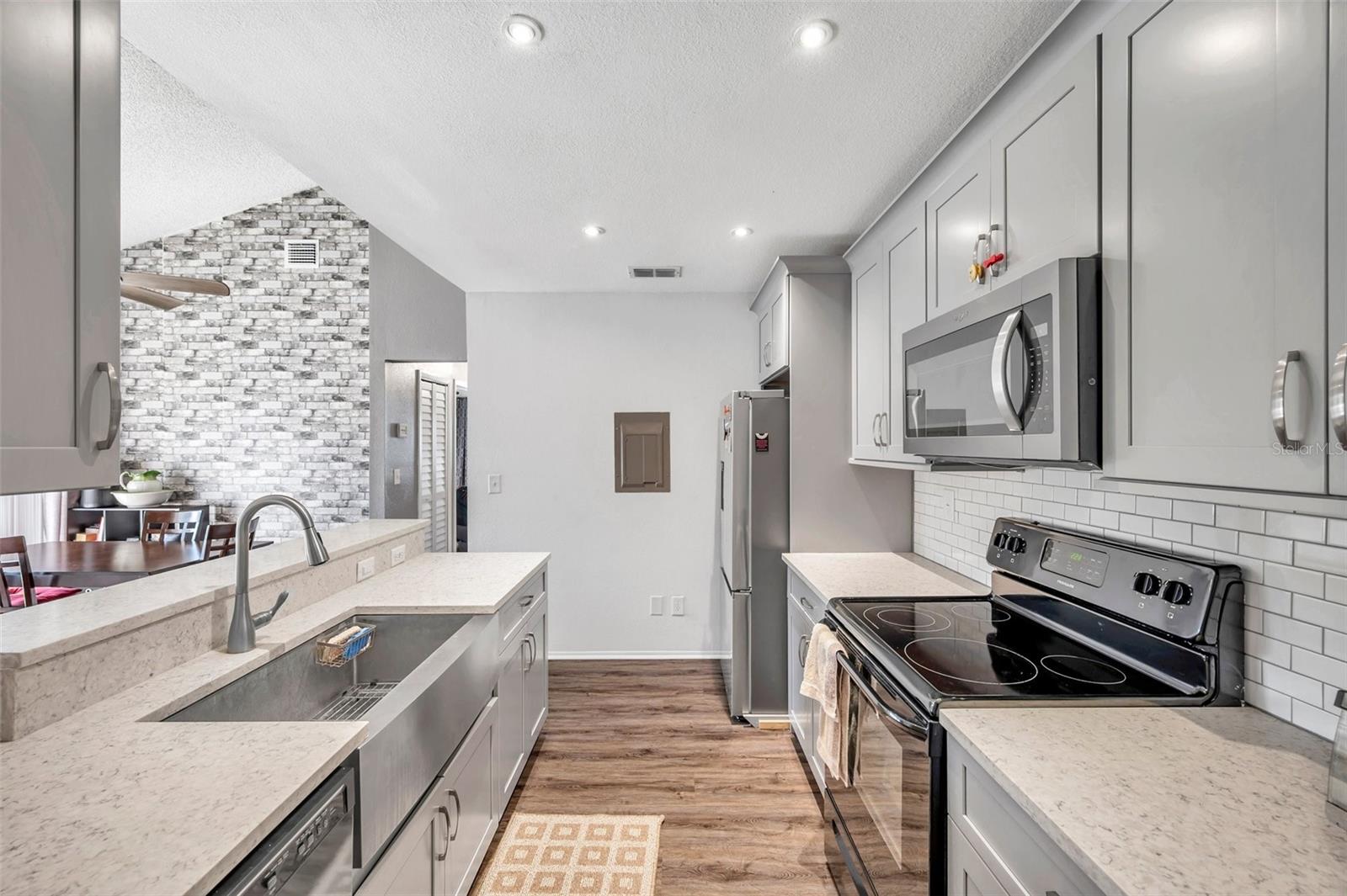 Image 19 of 41 For 2937 Bough Avenue D