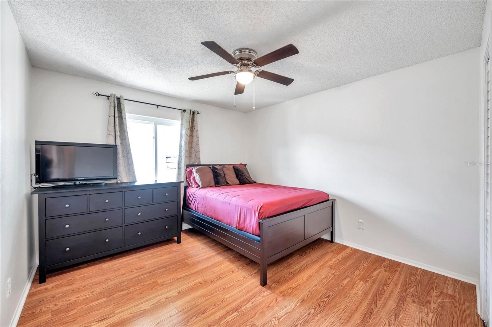 Image 31 of 41 For 2937 Bough Avenue D