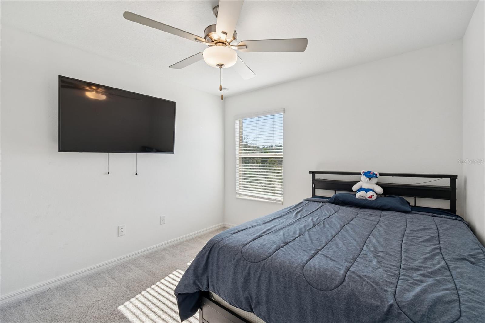 Image 17 of 38 For 21818 Lyonia Lane