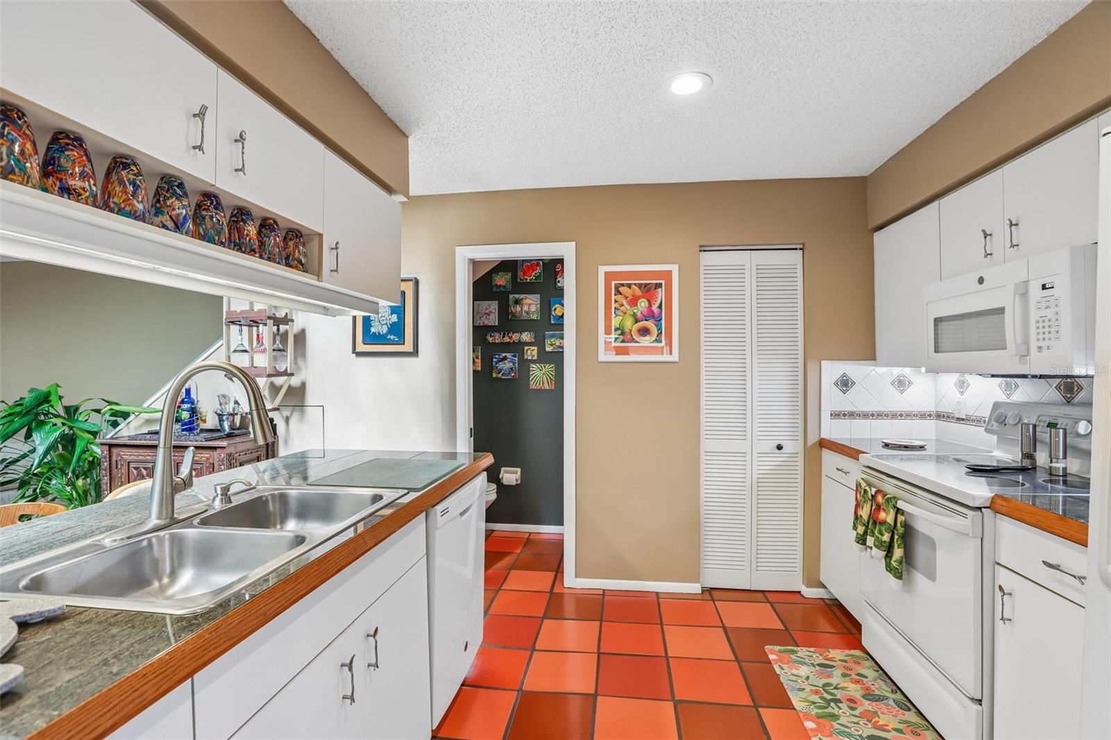 Image 11 of 35 For 3308 Santiago Street A