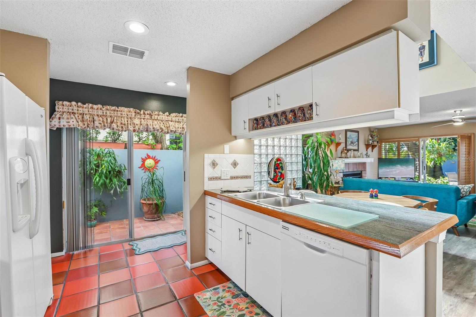 Image 12 of 35 For 3308 Santiago Street A