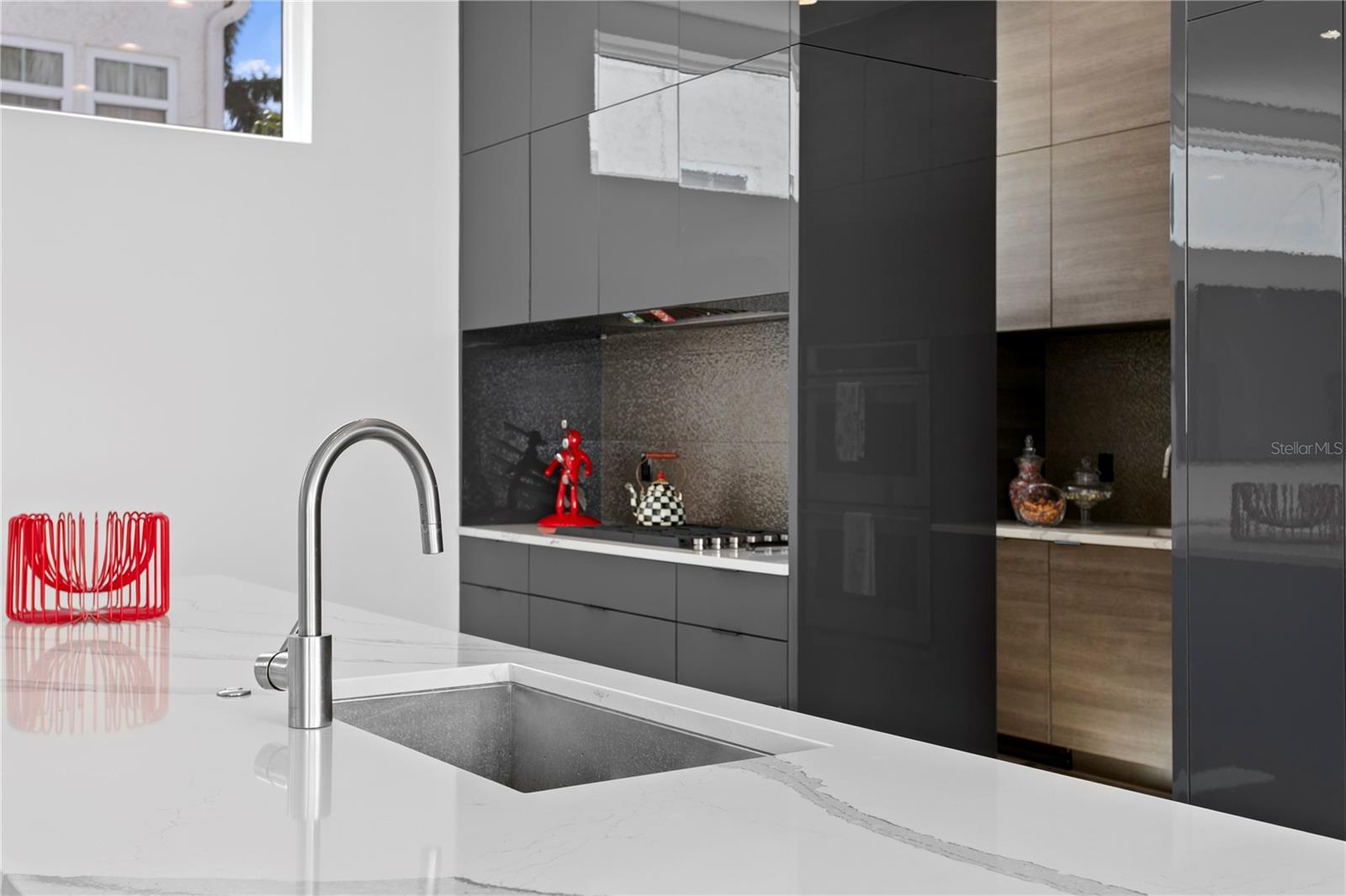 Listing photo id 12 for 110 Palmera Boulevard Ne