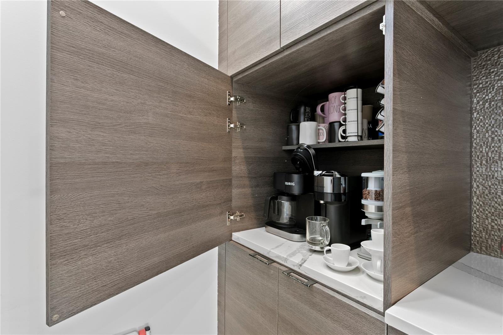 Listing photo id 14 for 110 Palmera Boulevard Ne