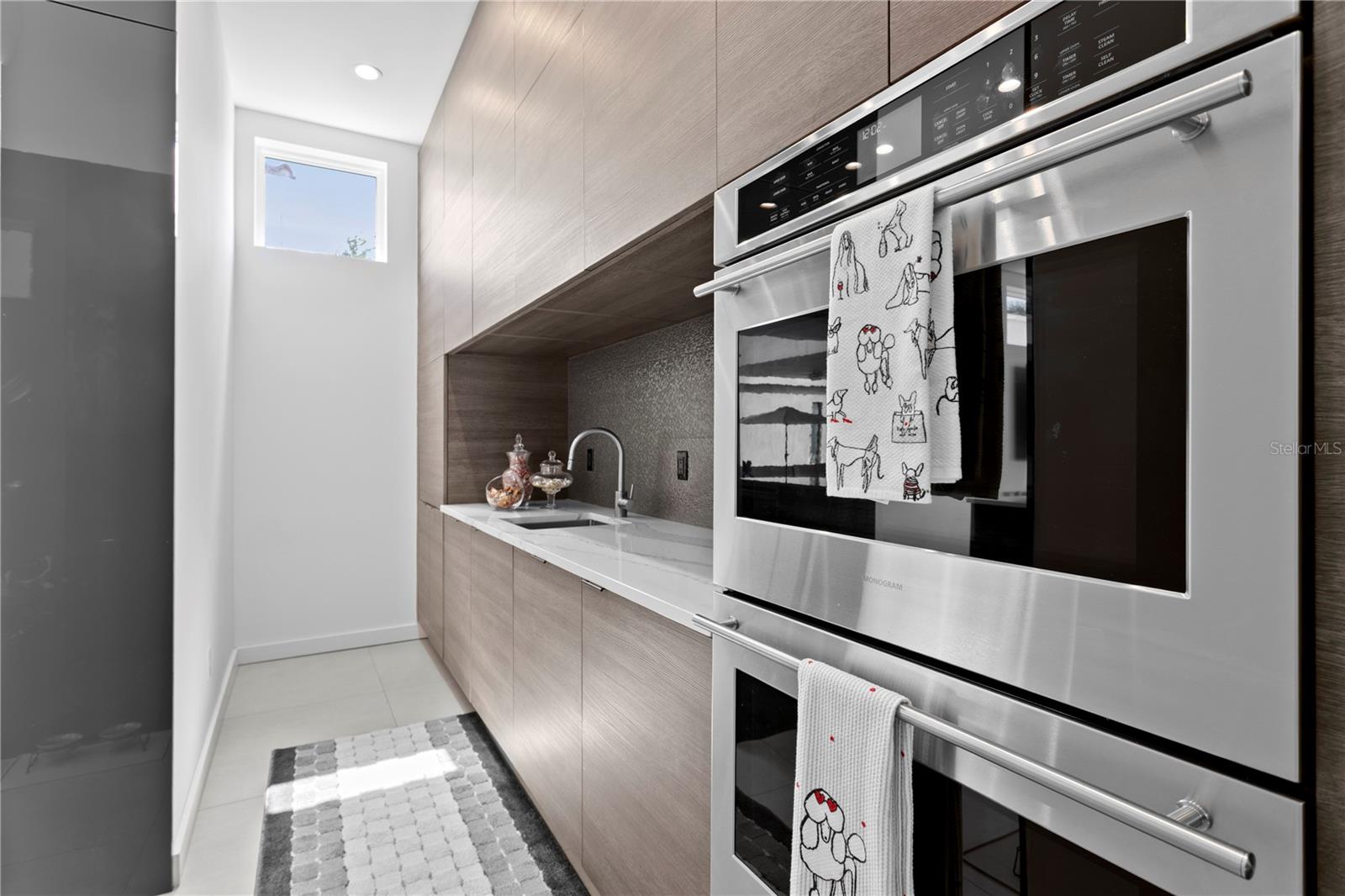 Listing photo id 15 for 110 Palmera Boulevard Ne