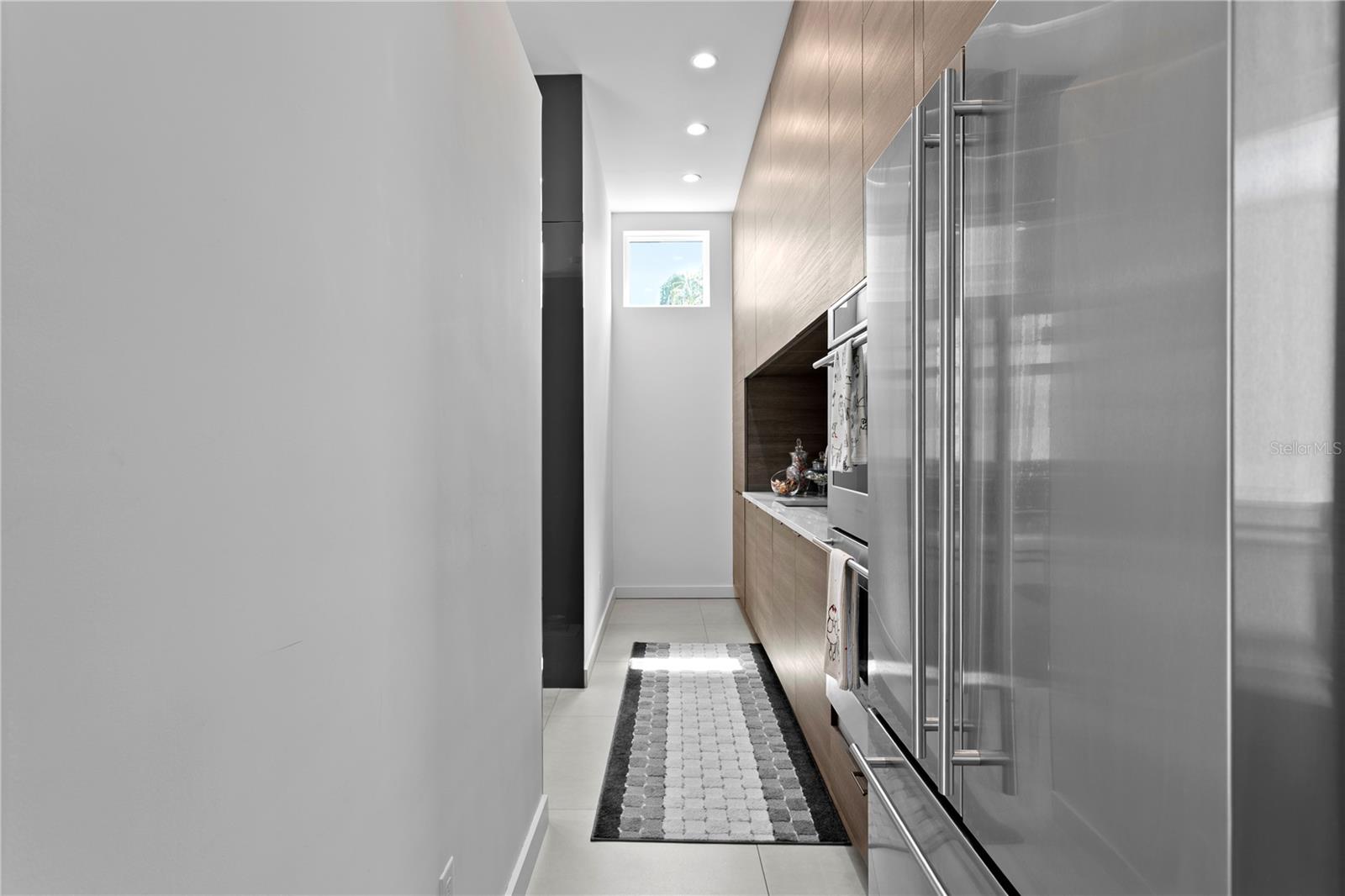 Listing photo id 16 for 110 Palmera Boulevard Ne