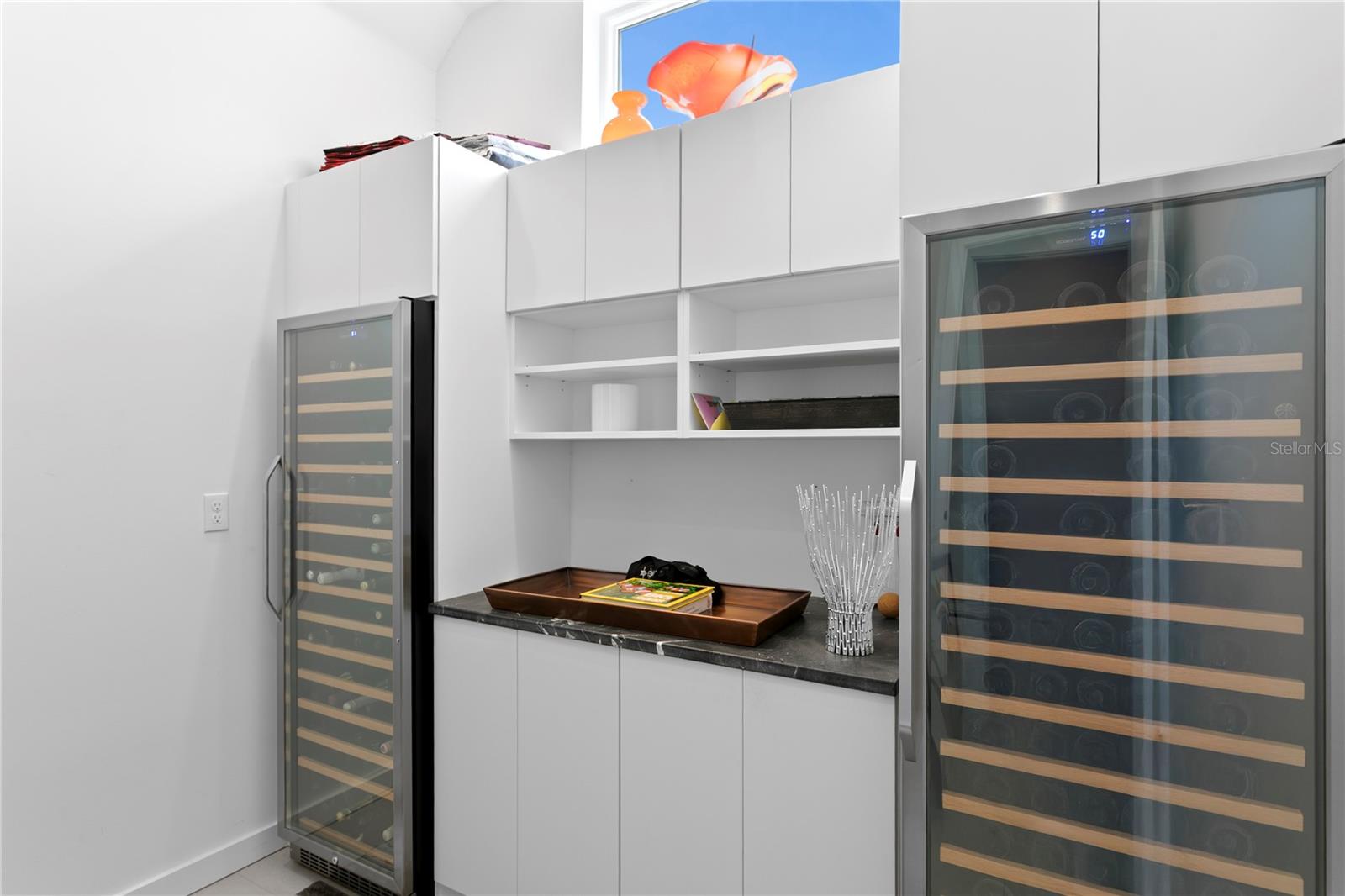 Listing photo id 17 for 110 Palmera Boulevard Ne