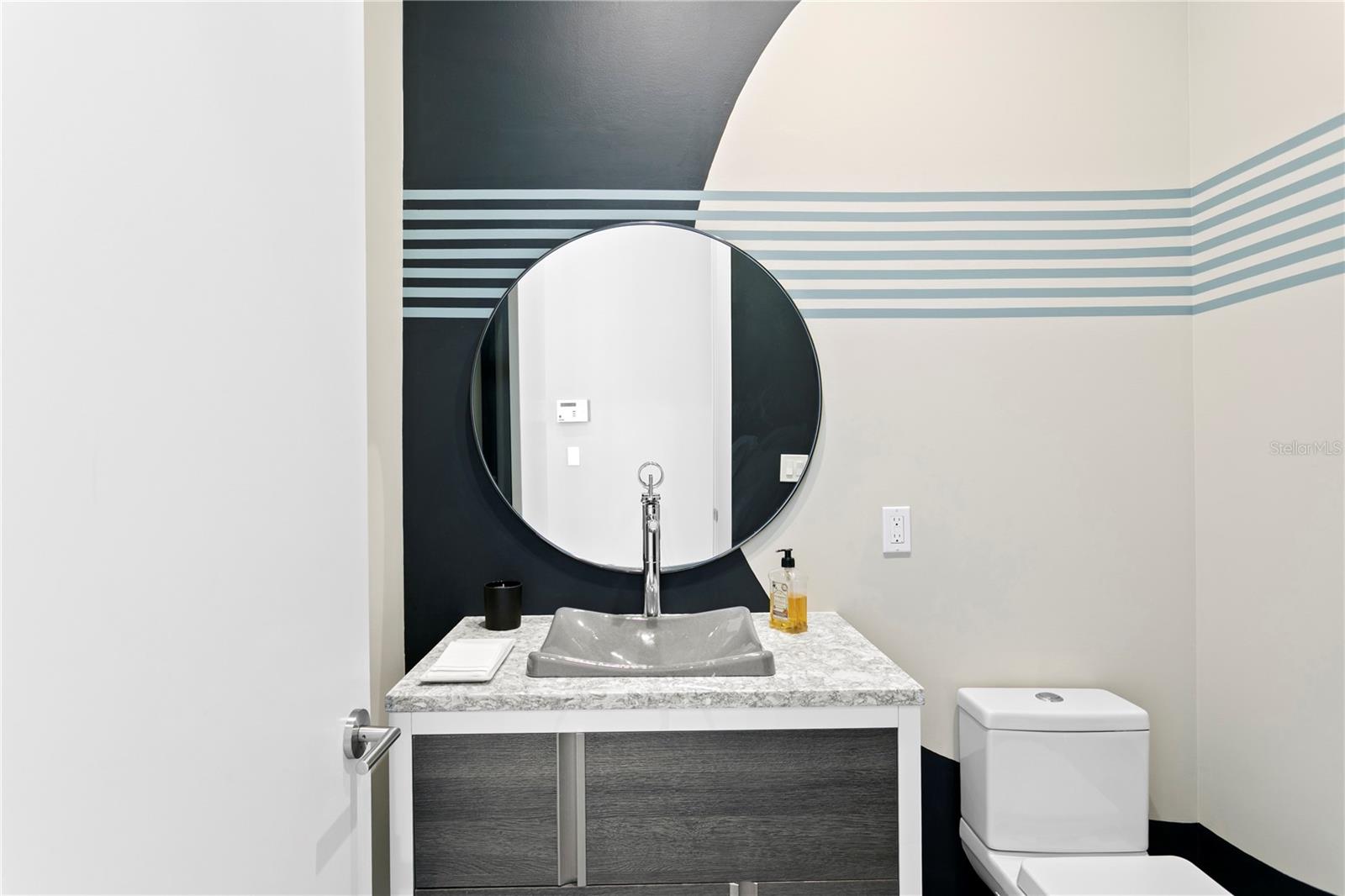 Listing photo id 18 for 110 Palmera Boulevard Ne