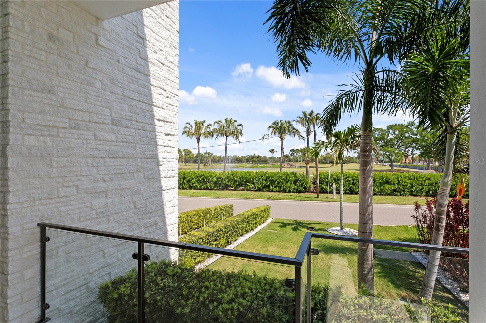 Listing photo id 23 for 110 Palmera Boulevard Ne