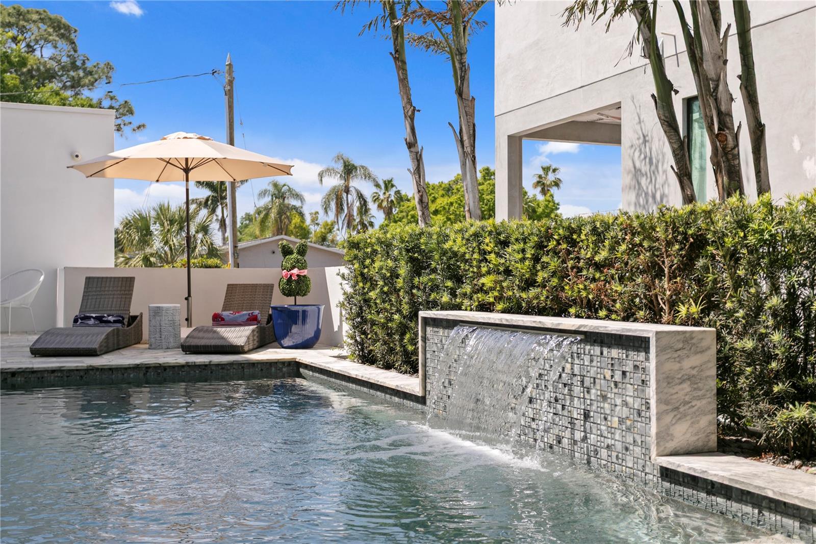 Listing photo id 26 for 110 Palmera Boulevard Ne