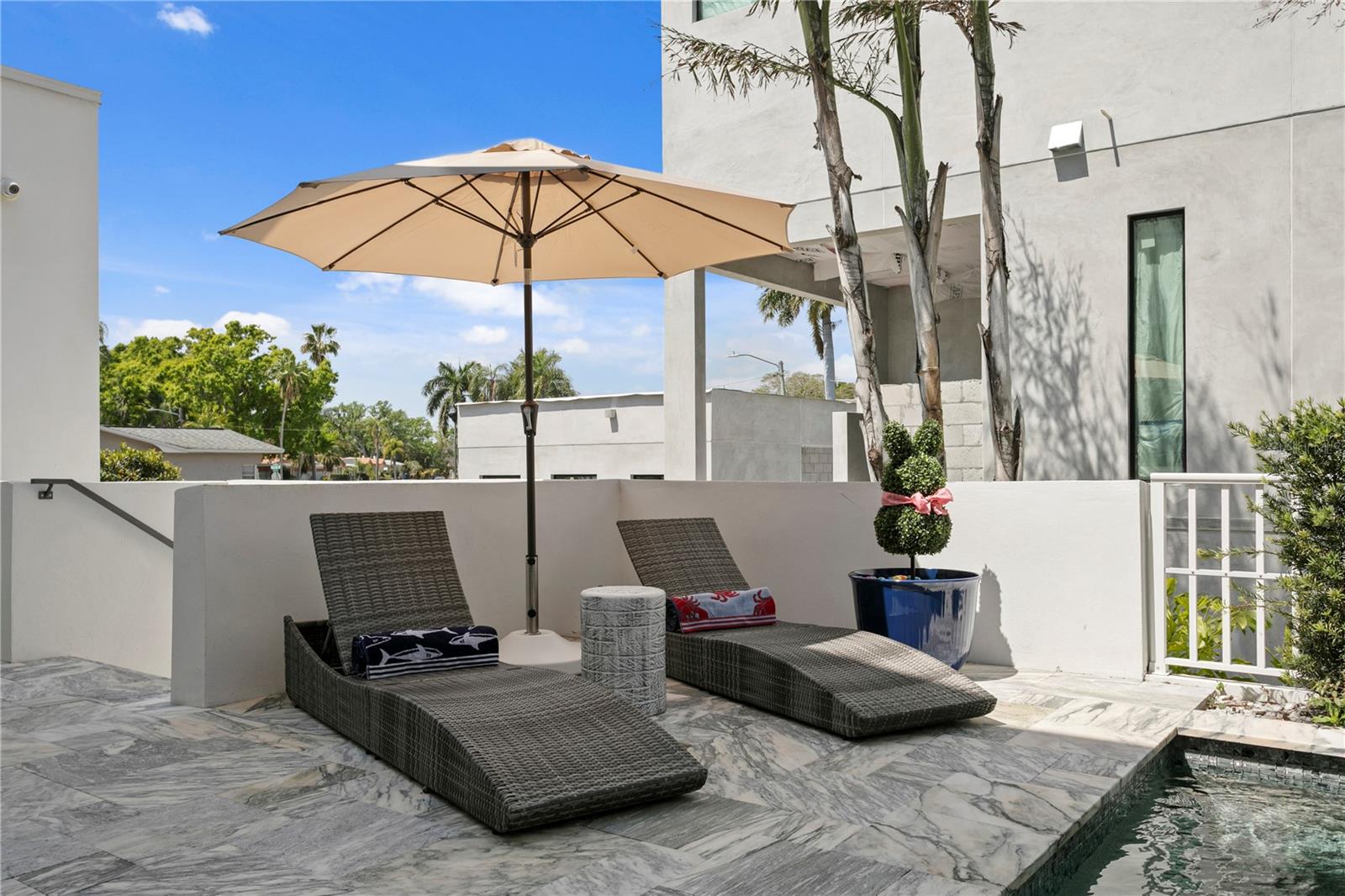 Listing photo id 27 for 110 Palmera Boulevard Ne