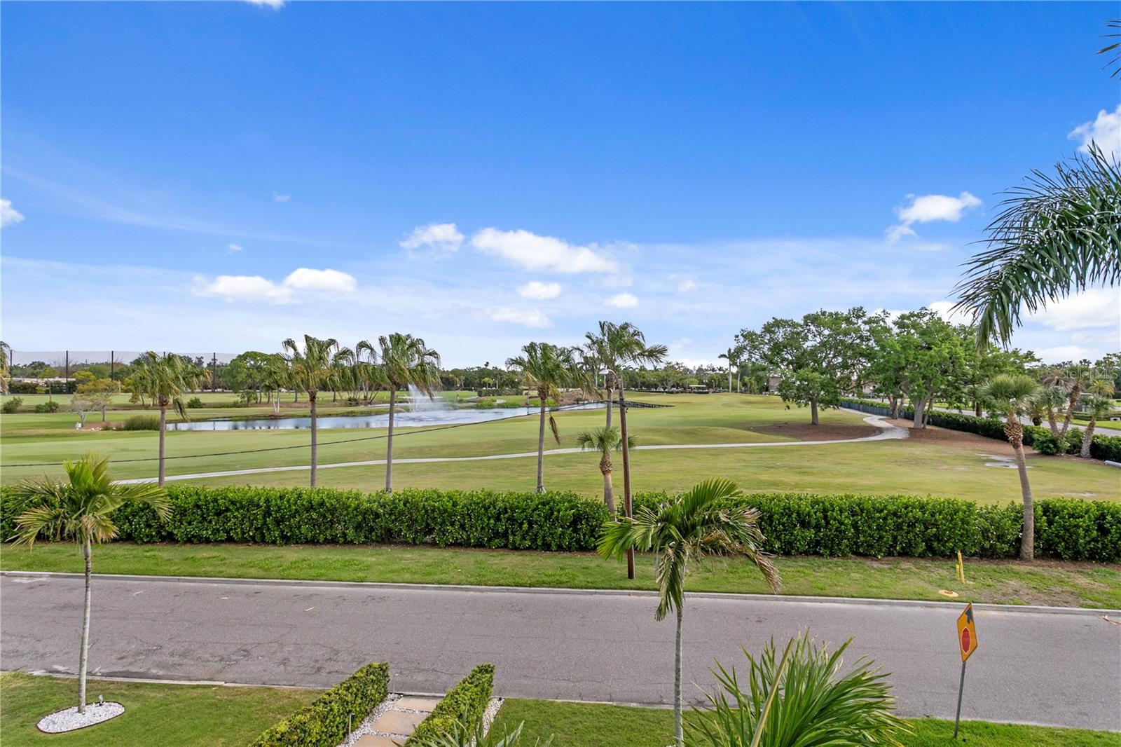 Listing photo id 1 for 110 Palmera Boulevard Ne