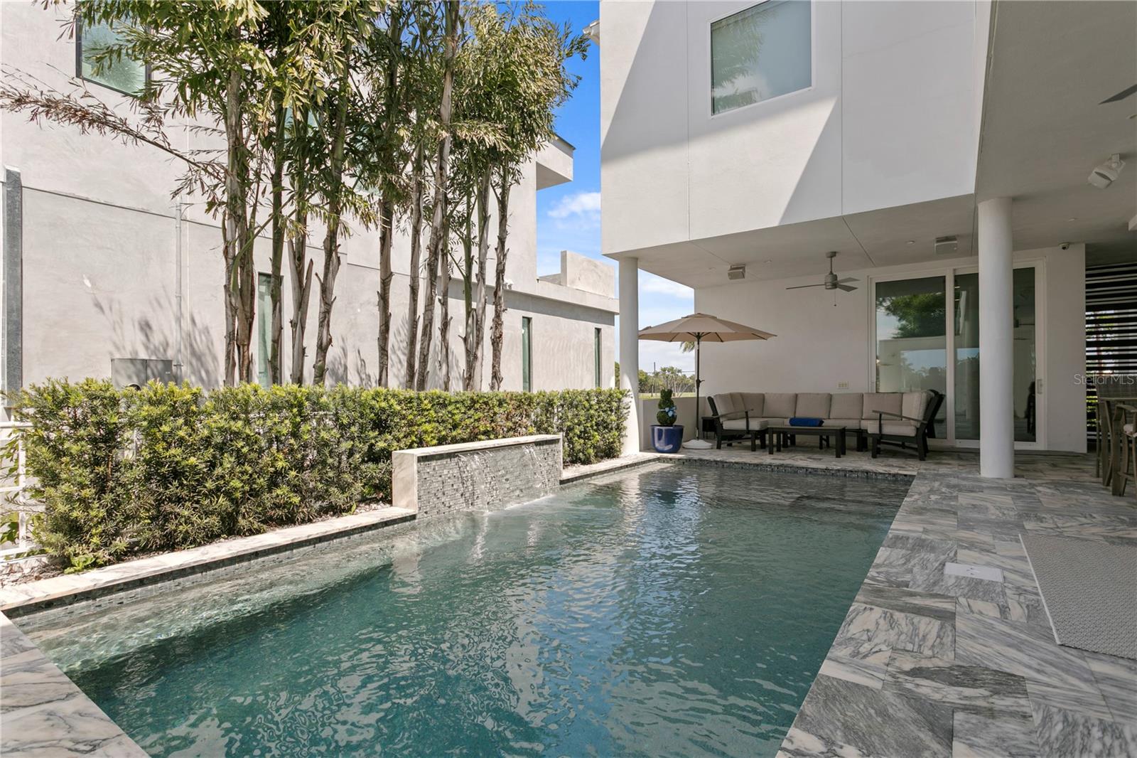 Listing photo id 28 for 110 Palmera Boulevard Ne