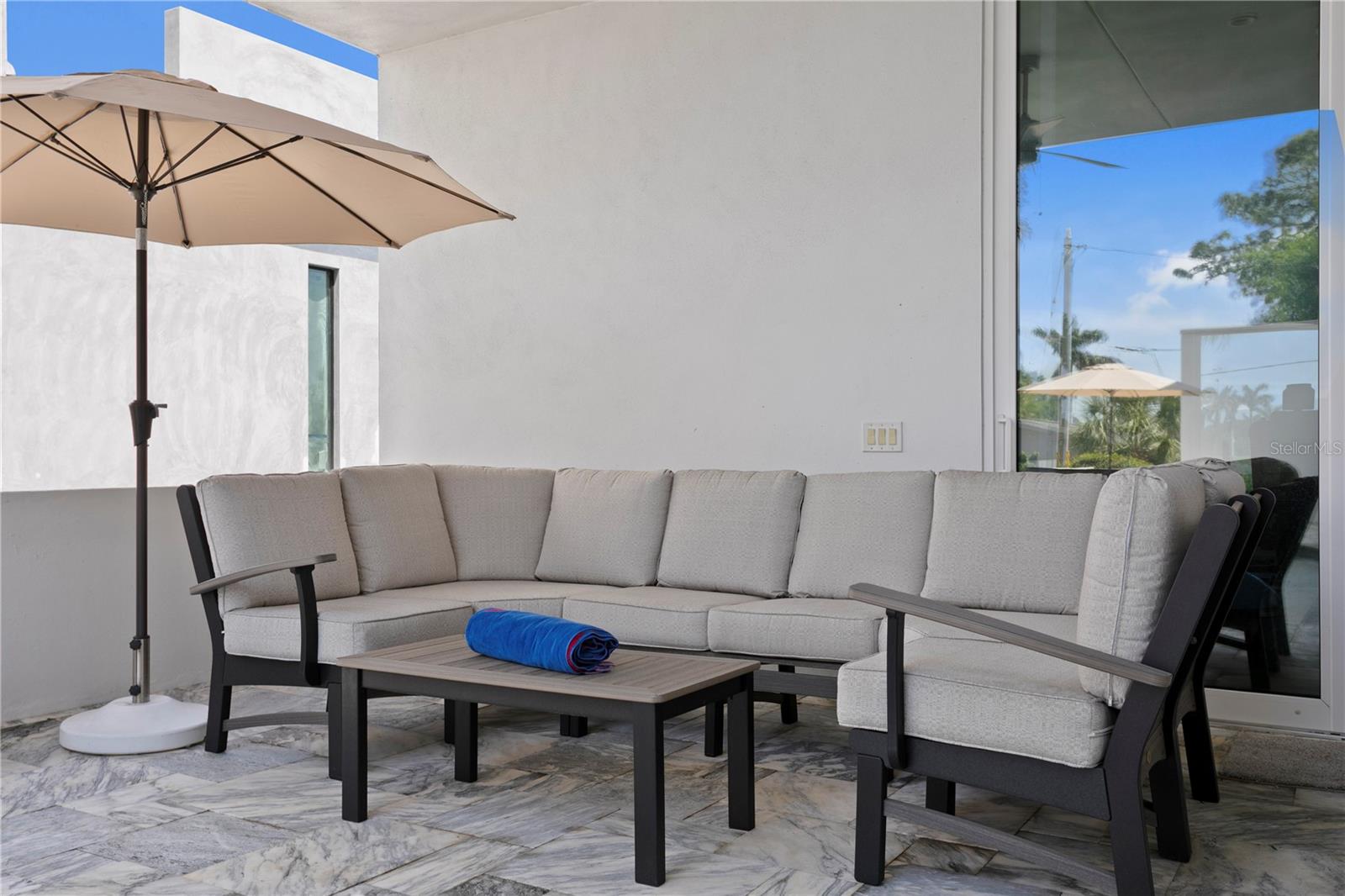 Listing photo id 30 for 110 Palmera Boulevard Ne