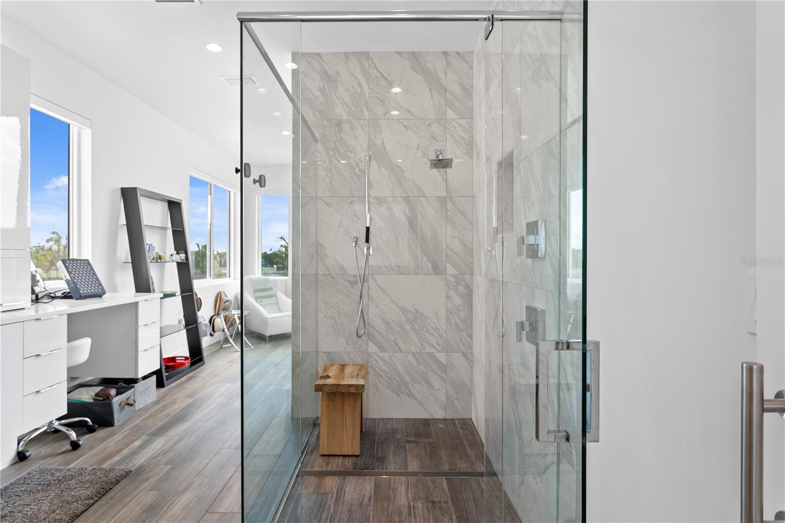 Listing photo id 41 for 110 Palmera Boulevard Ne