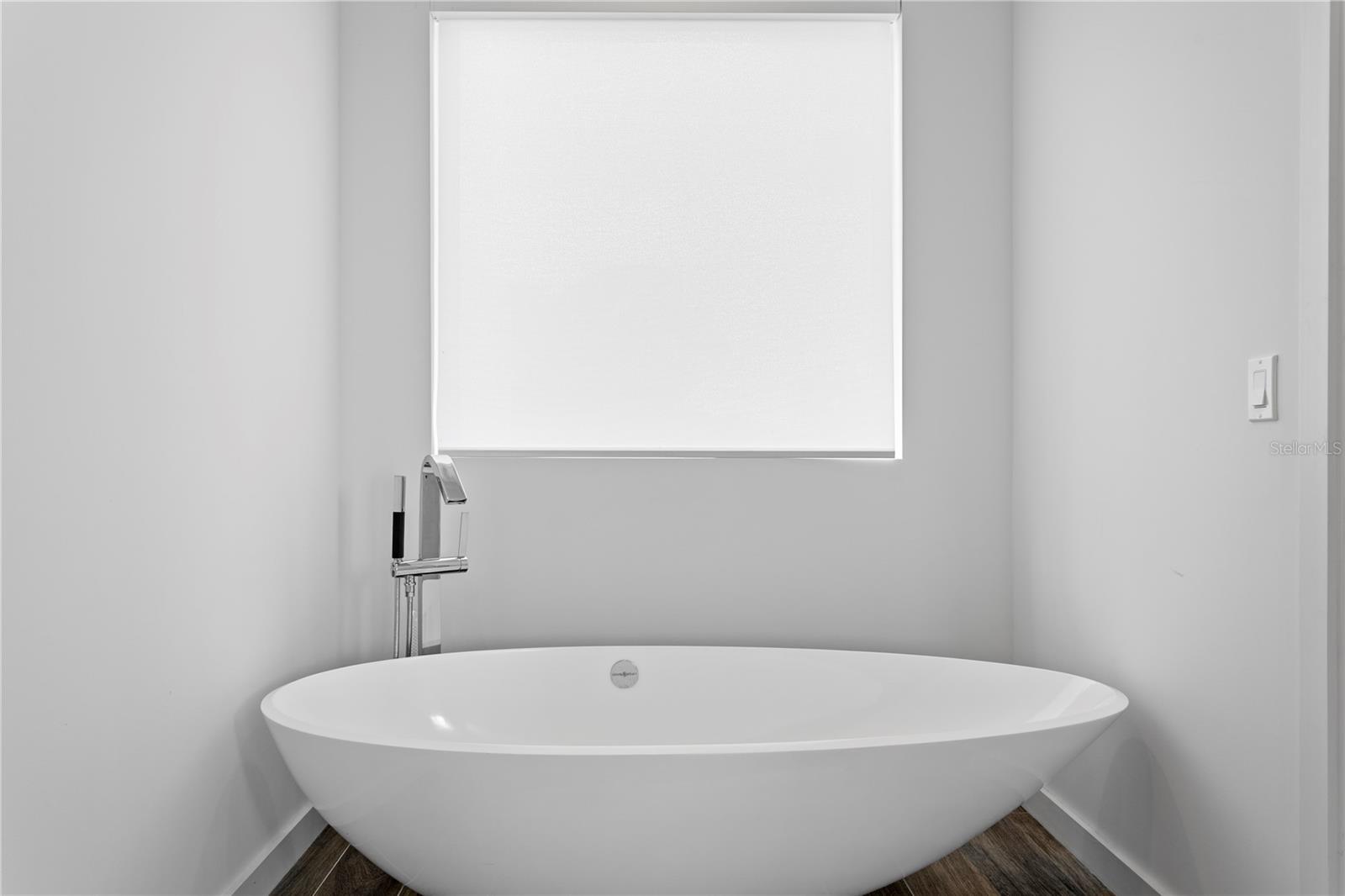 Listing photo id 43 for 110 Palmera Boulevard Ne