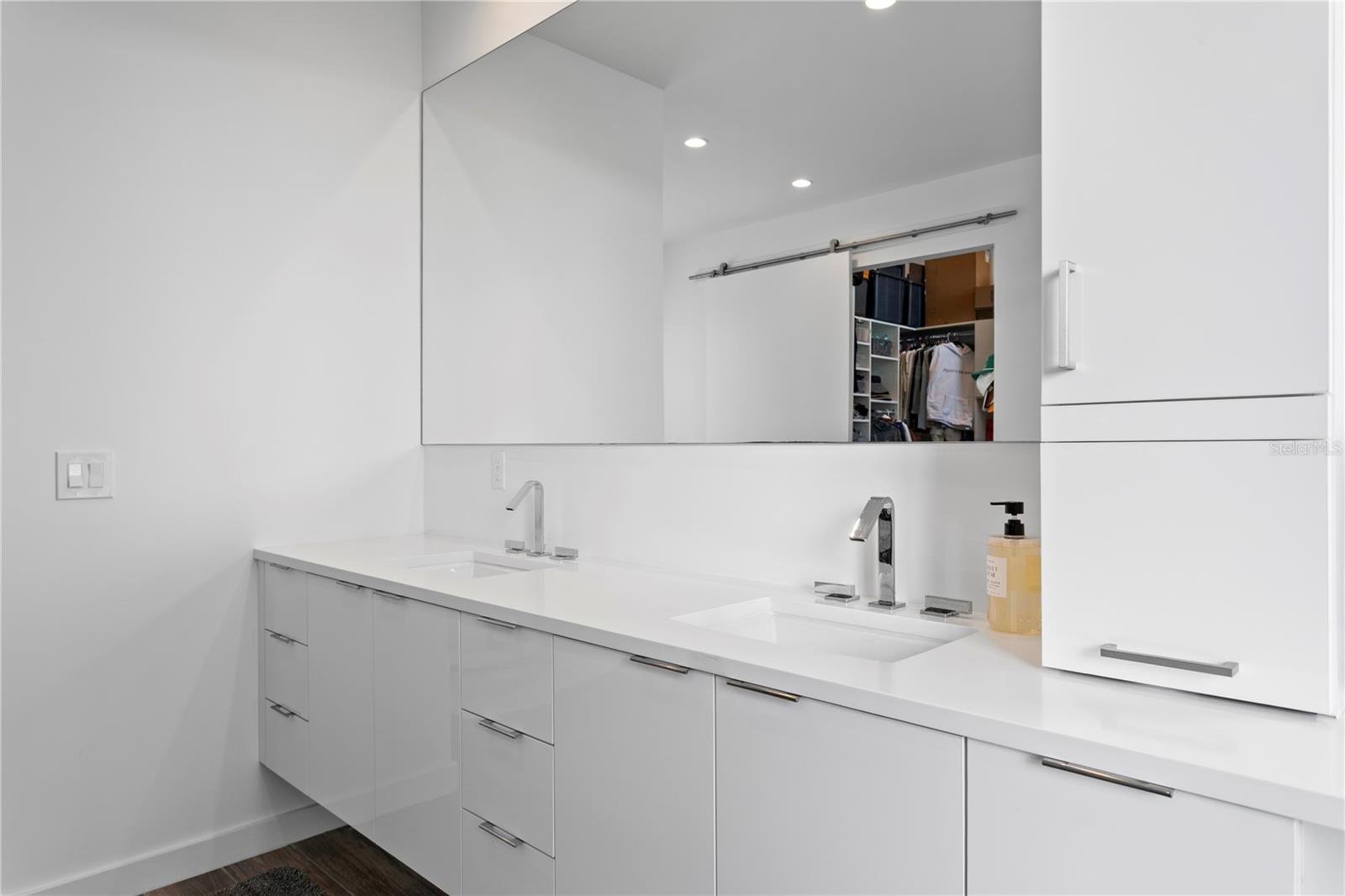 Listing photo id 44 for 110 Palmera Boulevard Ne