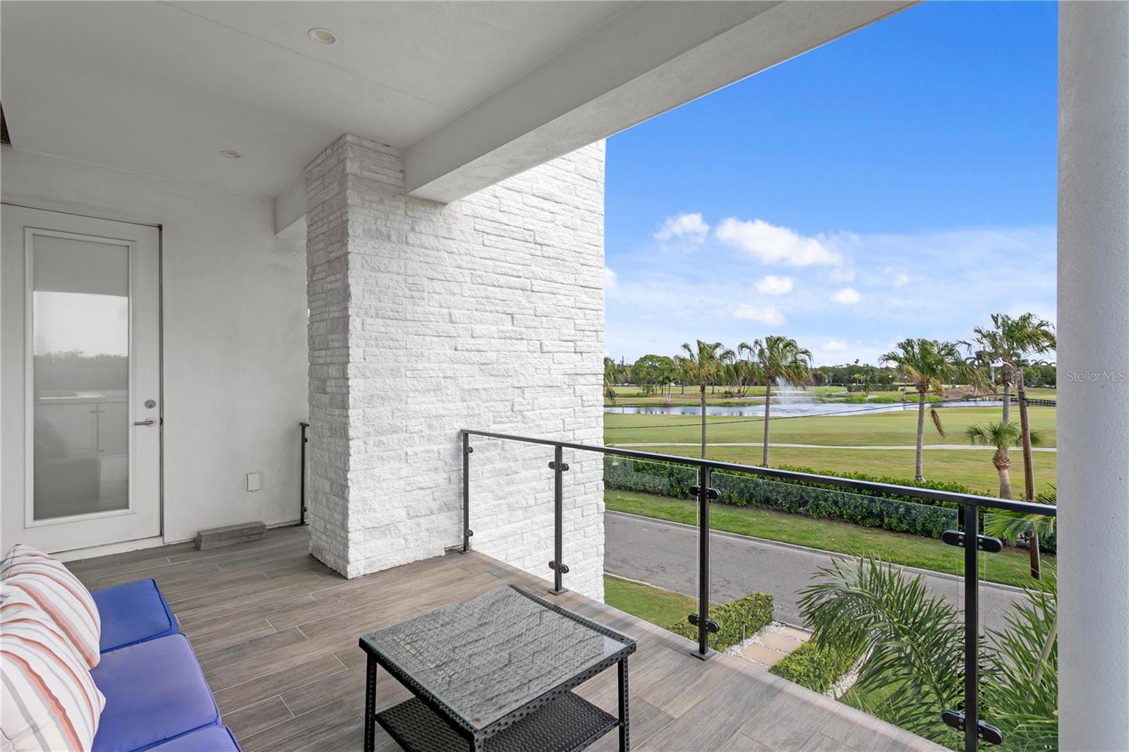 Listing photo id 46 for 110 Palmera Boulevard Ne