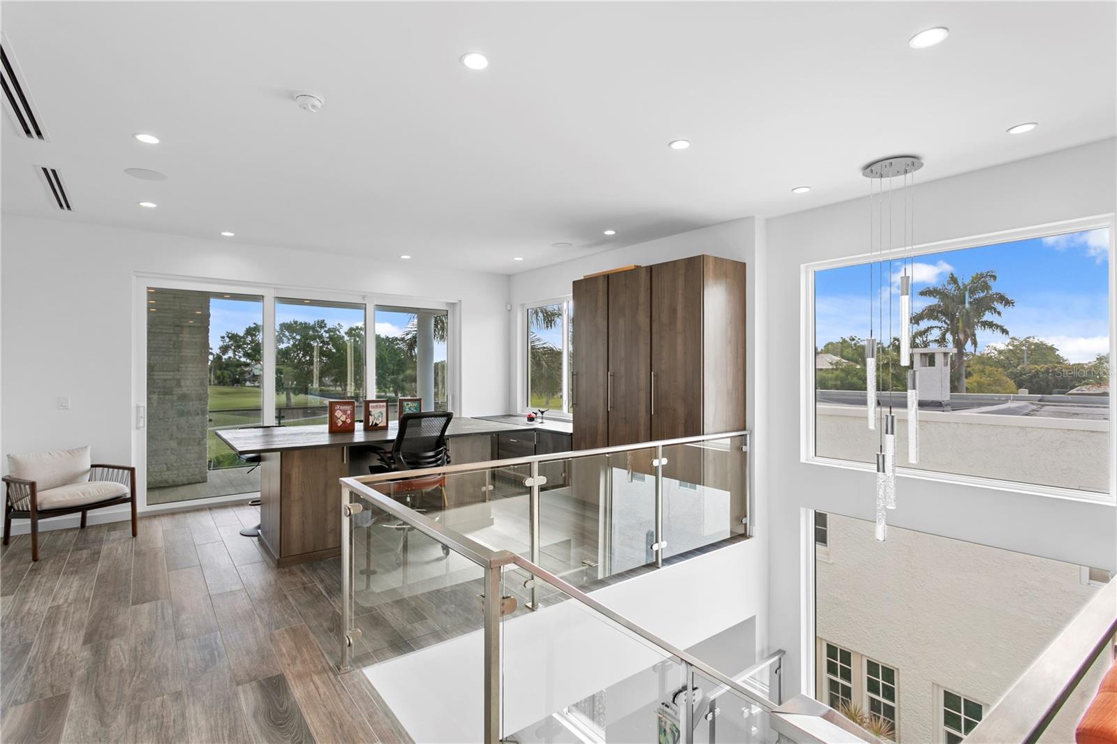 Listing photo id 47 for 110 Palmera Boulevard Ne