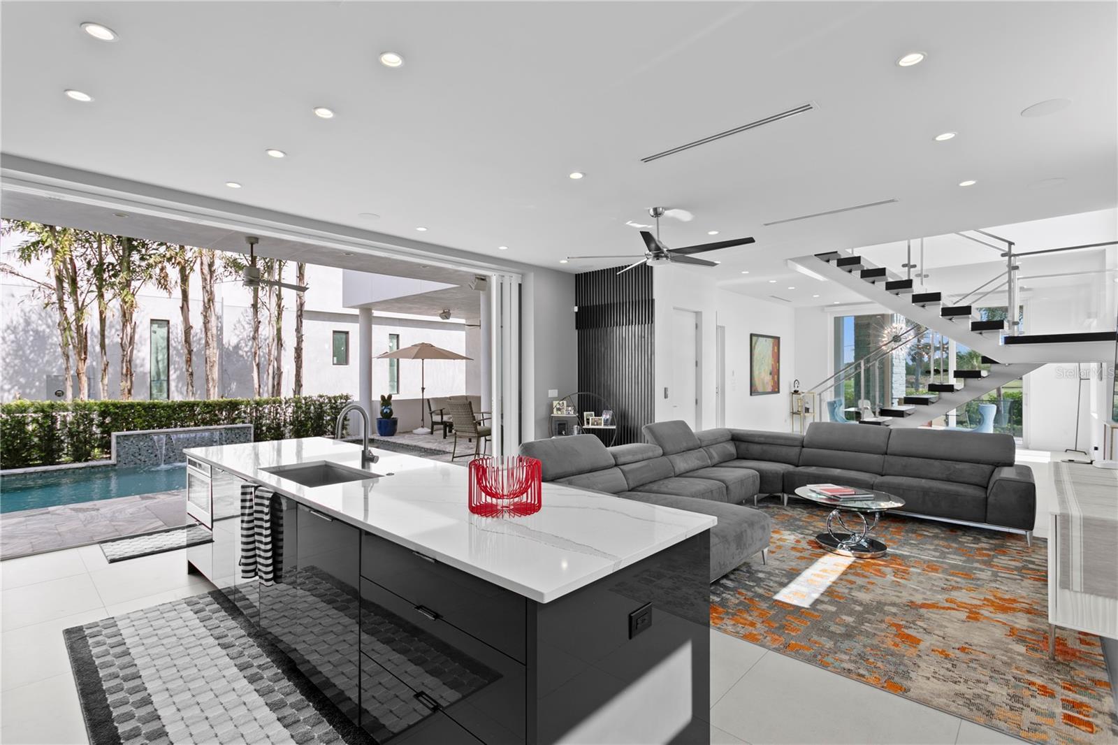 Listing photo id 3 for 110 Palmera Boulevard Ne