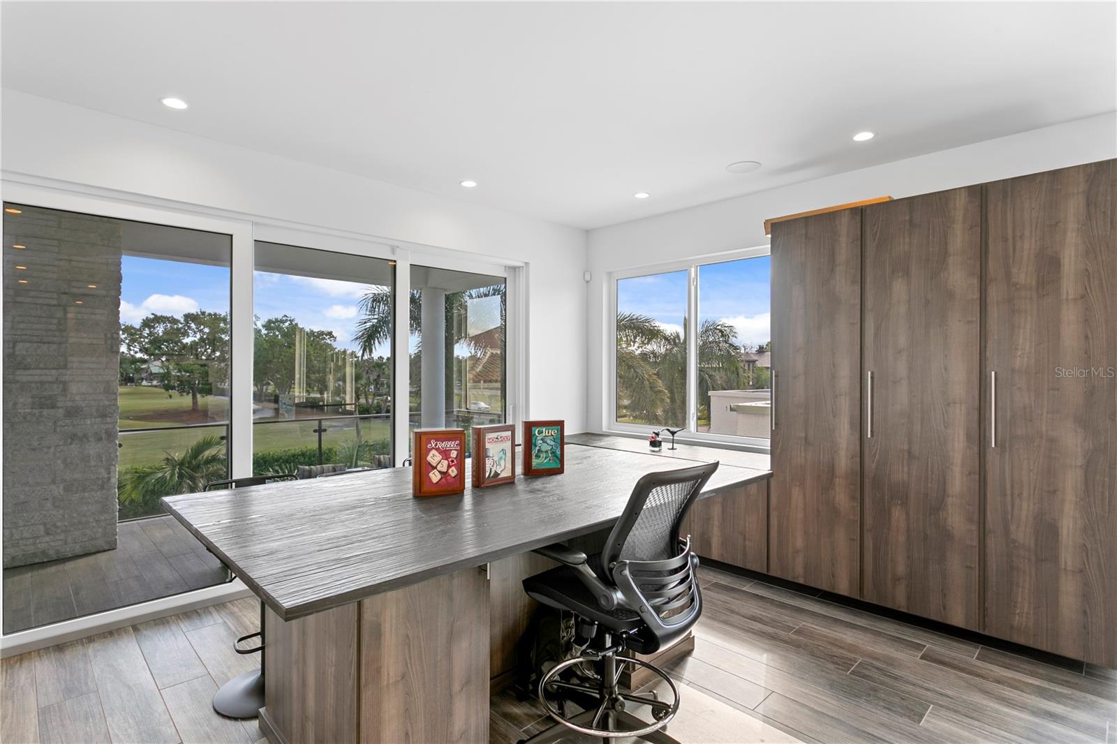 Listing photo id 48 for 110 Palmera Boulevard Ne