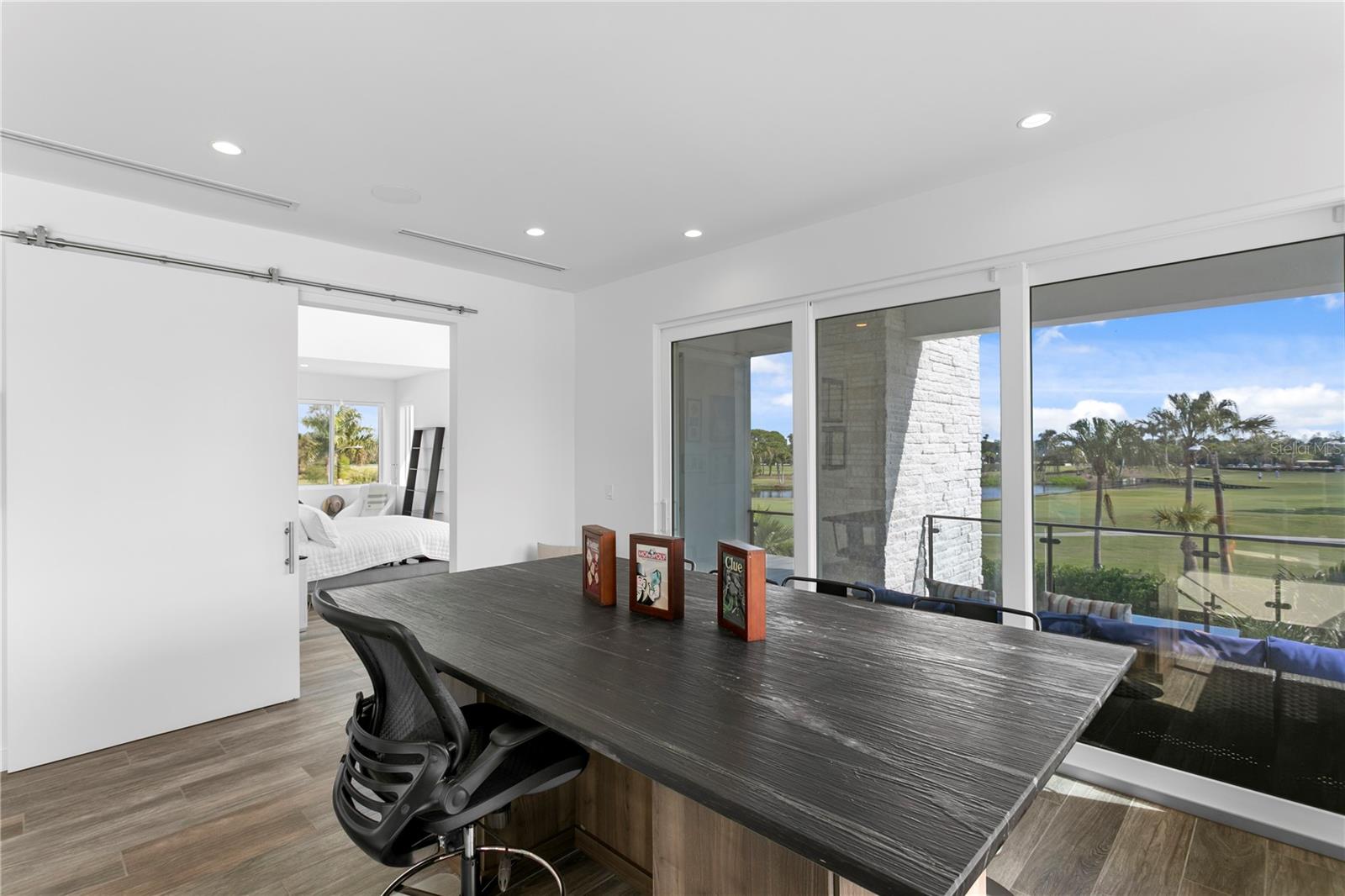 Listing photo id 52 for 110 Palmera Boulevard Ne