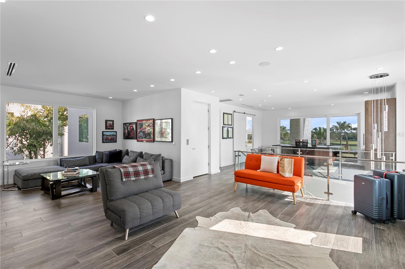 Listing photo id 54 for 110 Palmera Boulevard Ne