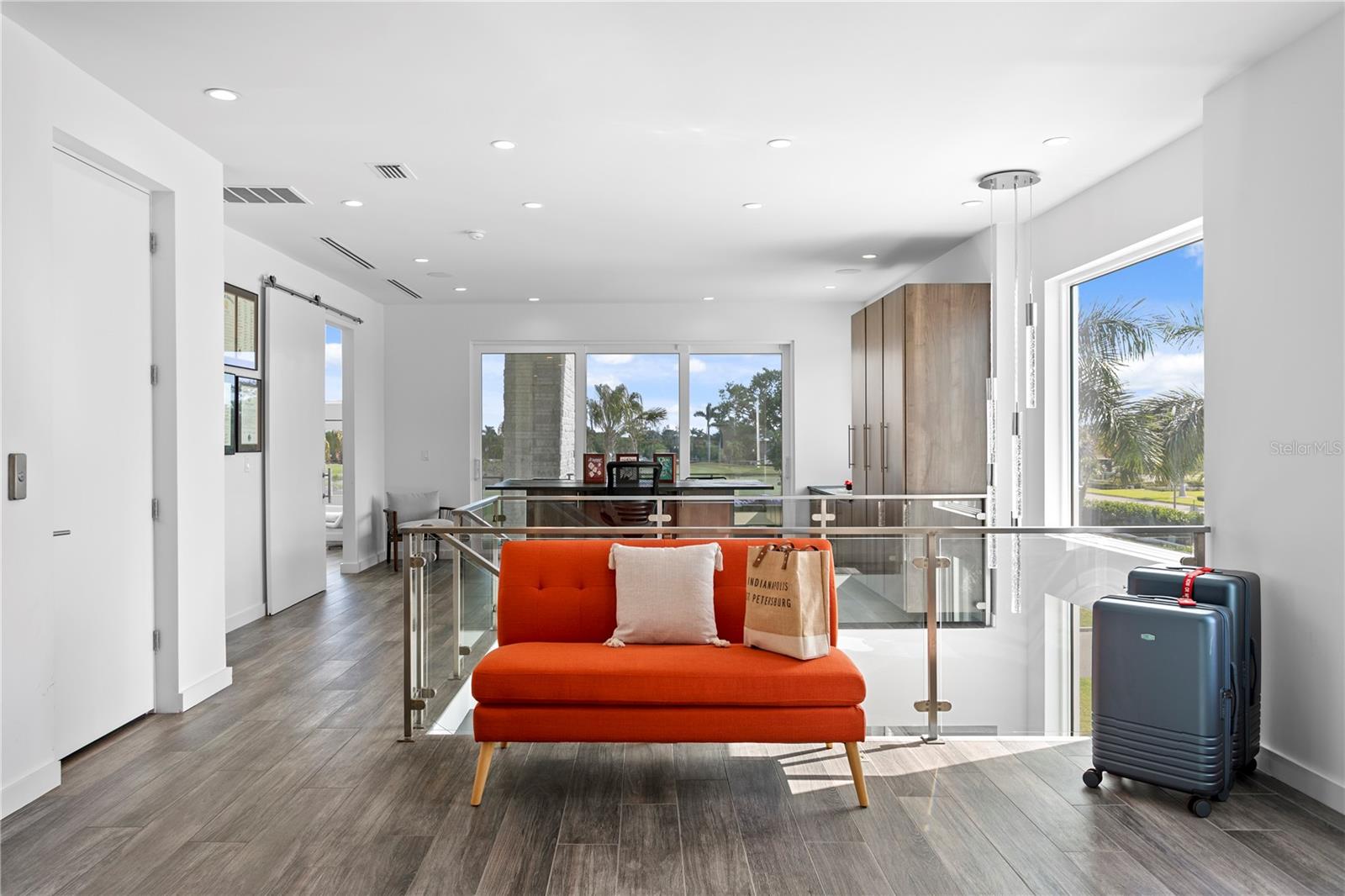 Listing photo id 55 for 110 Palmera Boulevard Ne