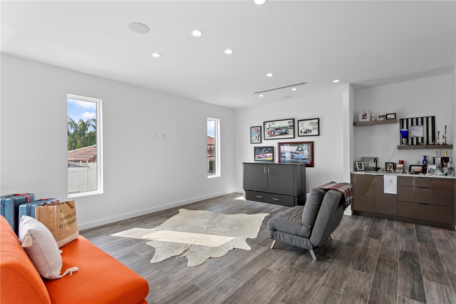 Listing photo id 56 for 110 Palmera Boulevard Ne