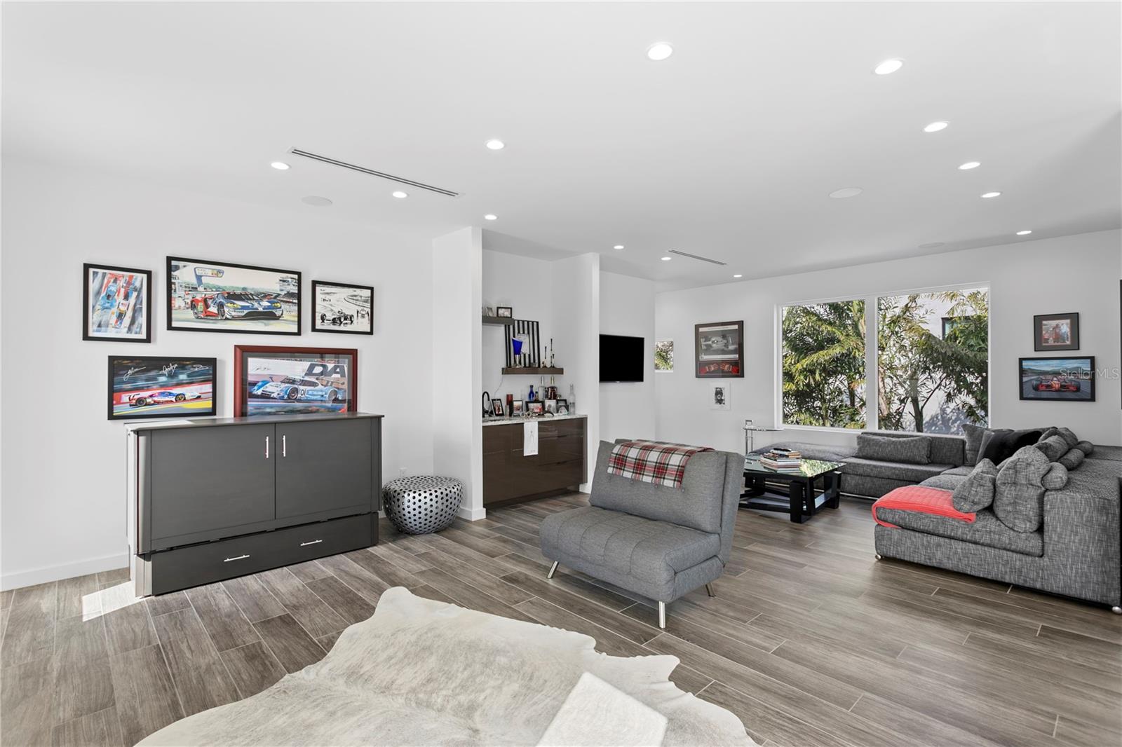 Listing photo id 57 for 110 Palmera Boulevard Ne