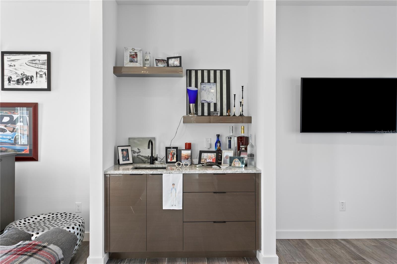 Listing photo id 58 for 110 Palmera Boulevard Ne