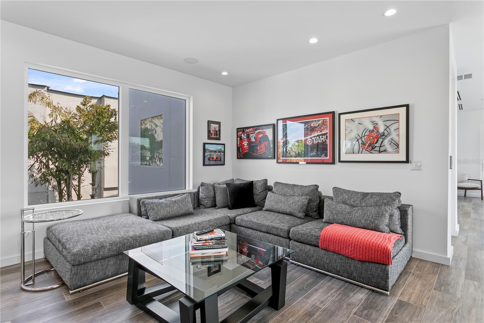 Listing photo id 60 for 110 Palmera Boulevard Ne