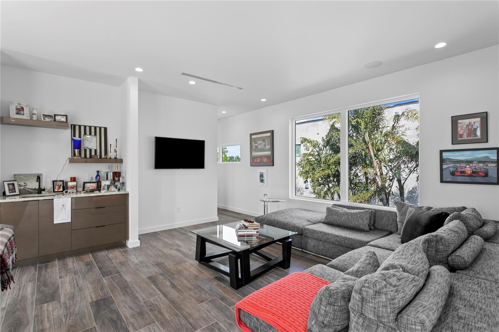 Listing photo id 61 for 110 Palmera Boulevard Ne