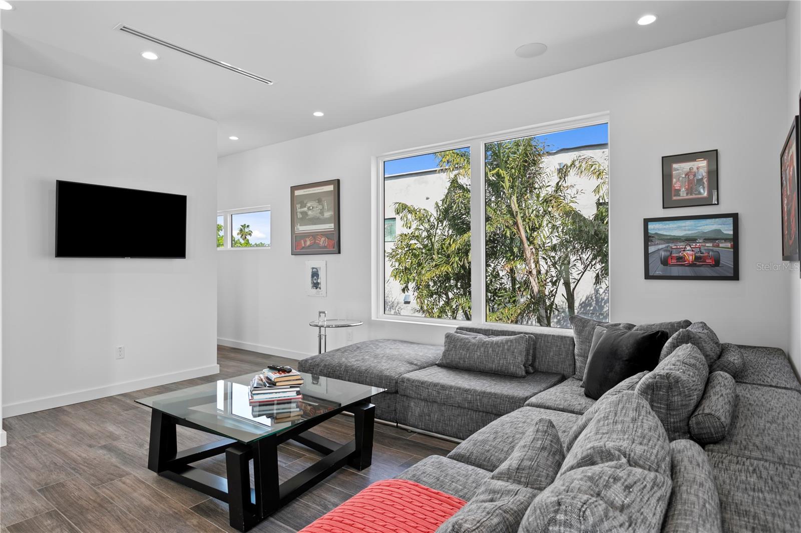 Listing photo id 62 for 110 Palmera Boulevard Ne