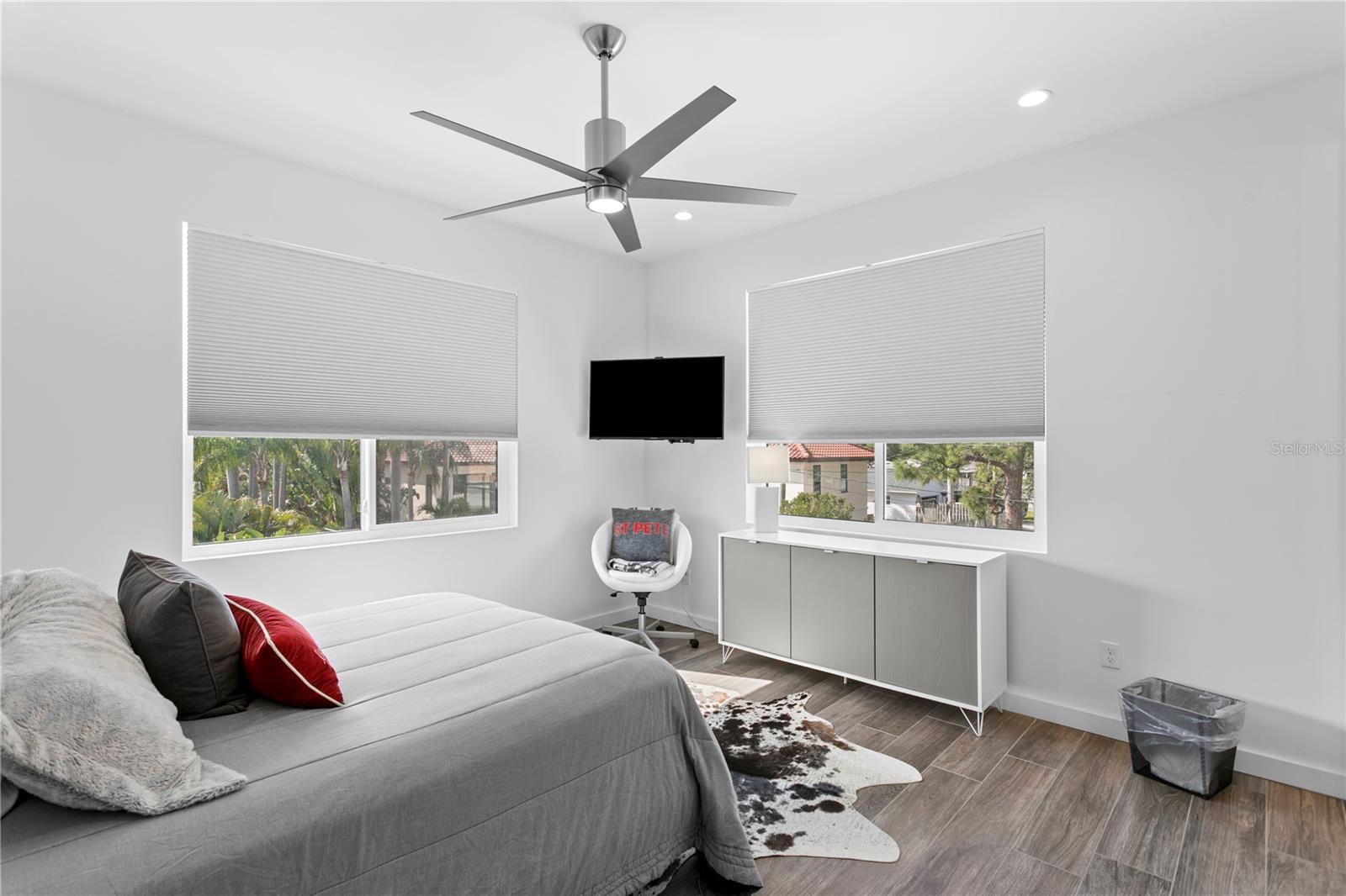 Listing photo id 66 for 110 Palmera Boulevard Ne