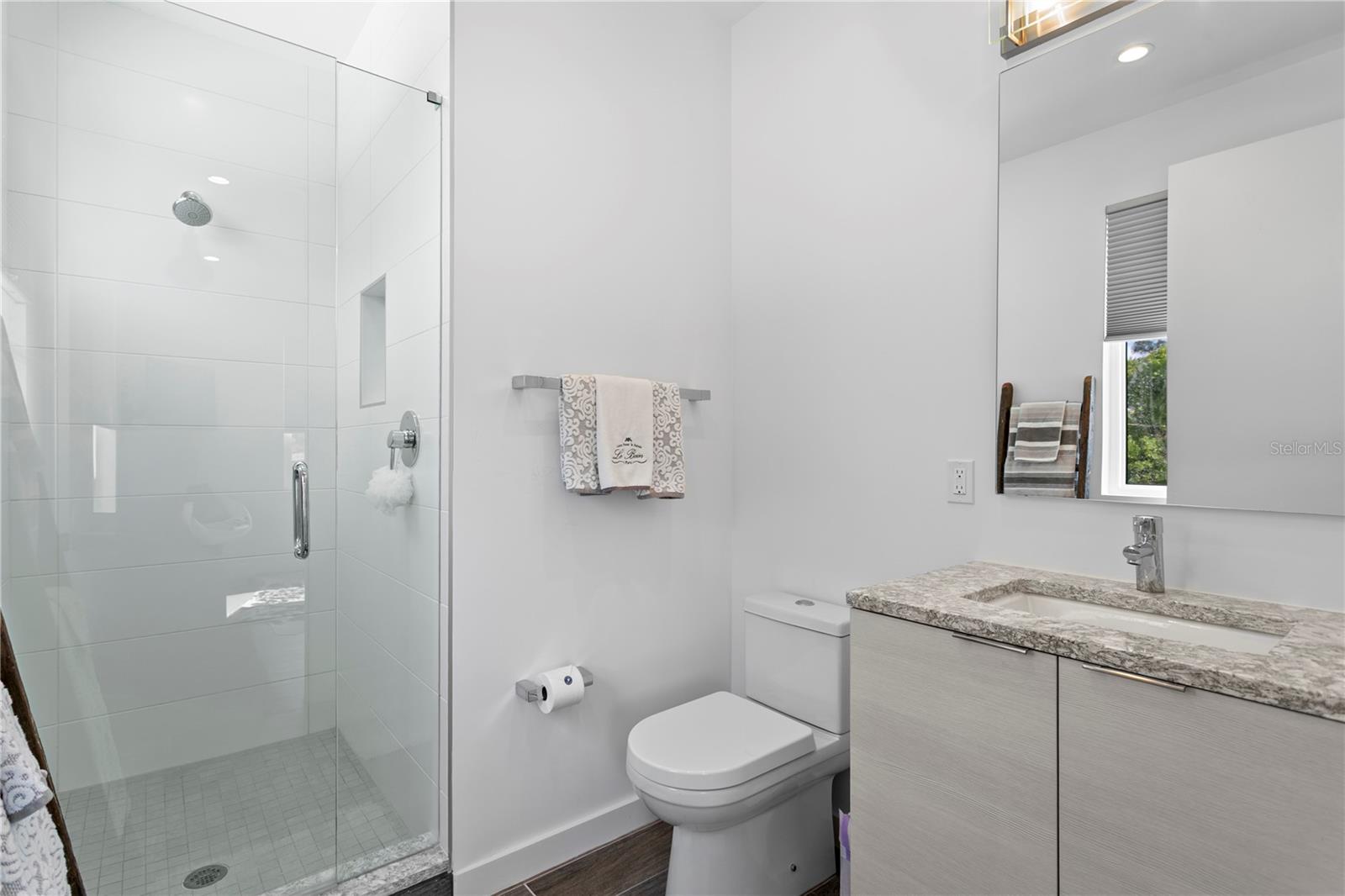 Listing photo id 69 for 110 Palmera Boulevard Ne