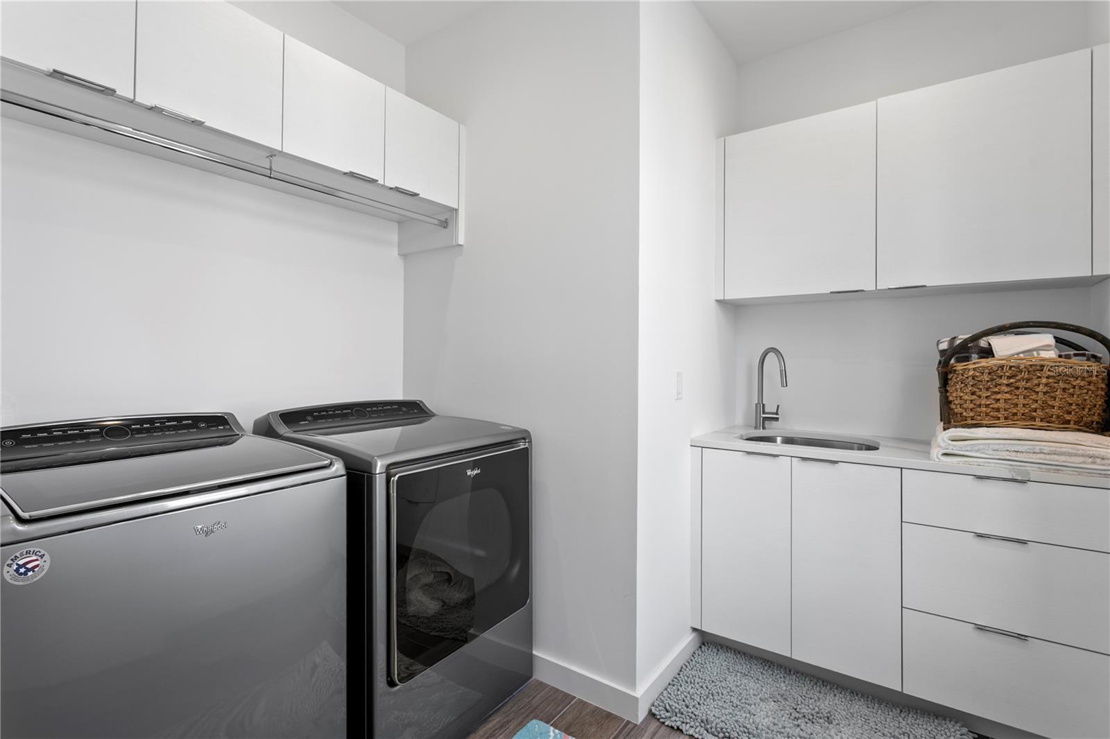 Listing photo id 70 for 110 Palmera Boulevard Ne