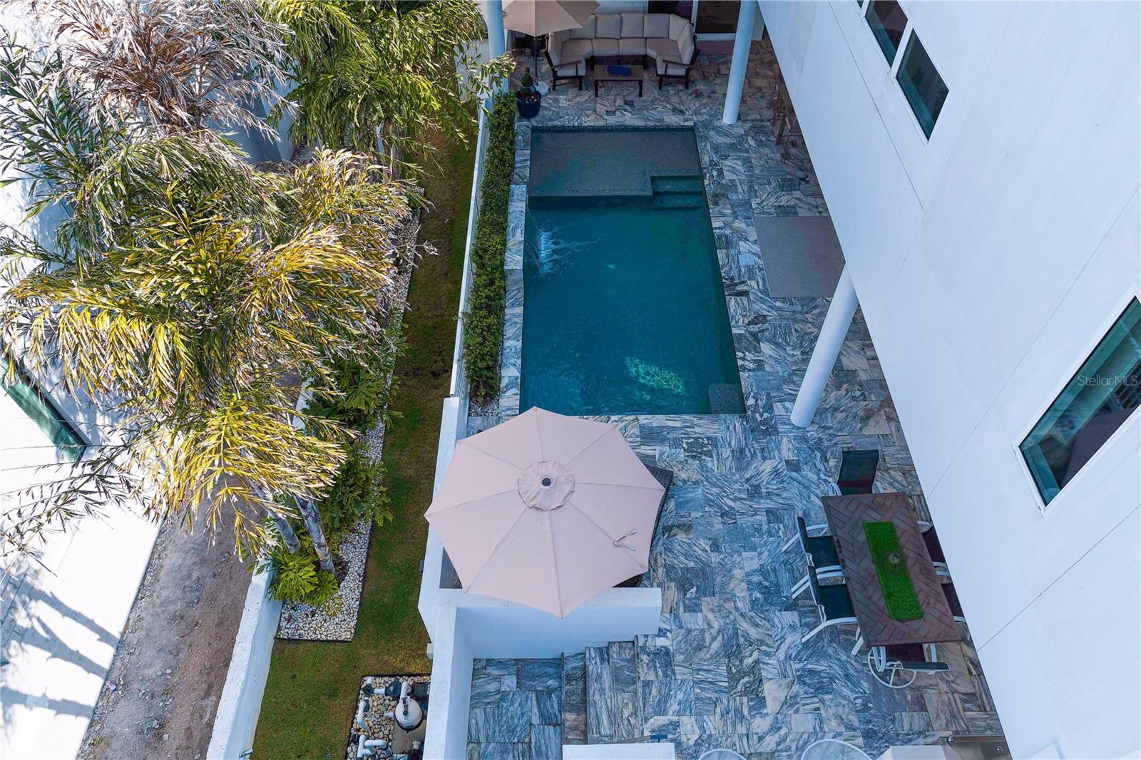 Listing photo id 74 for 110 Palmera Boulevard Ne