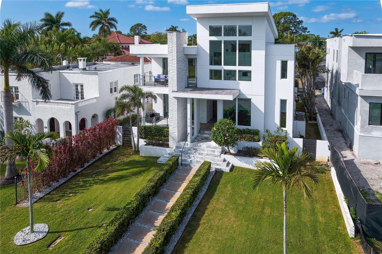 Listing photo id 75 for 110 Palmera Boulevard Ne