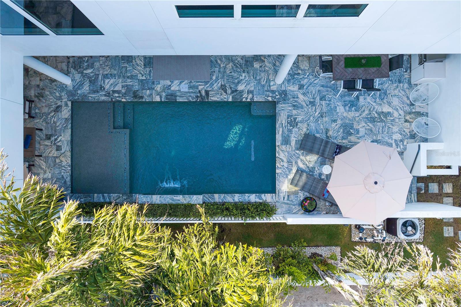 Listing photo id 77 for 110 Palmera Boulevard Ne