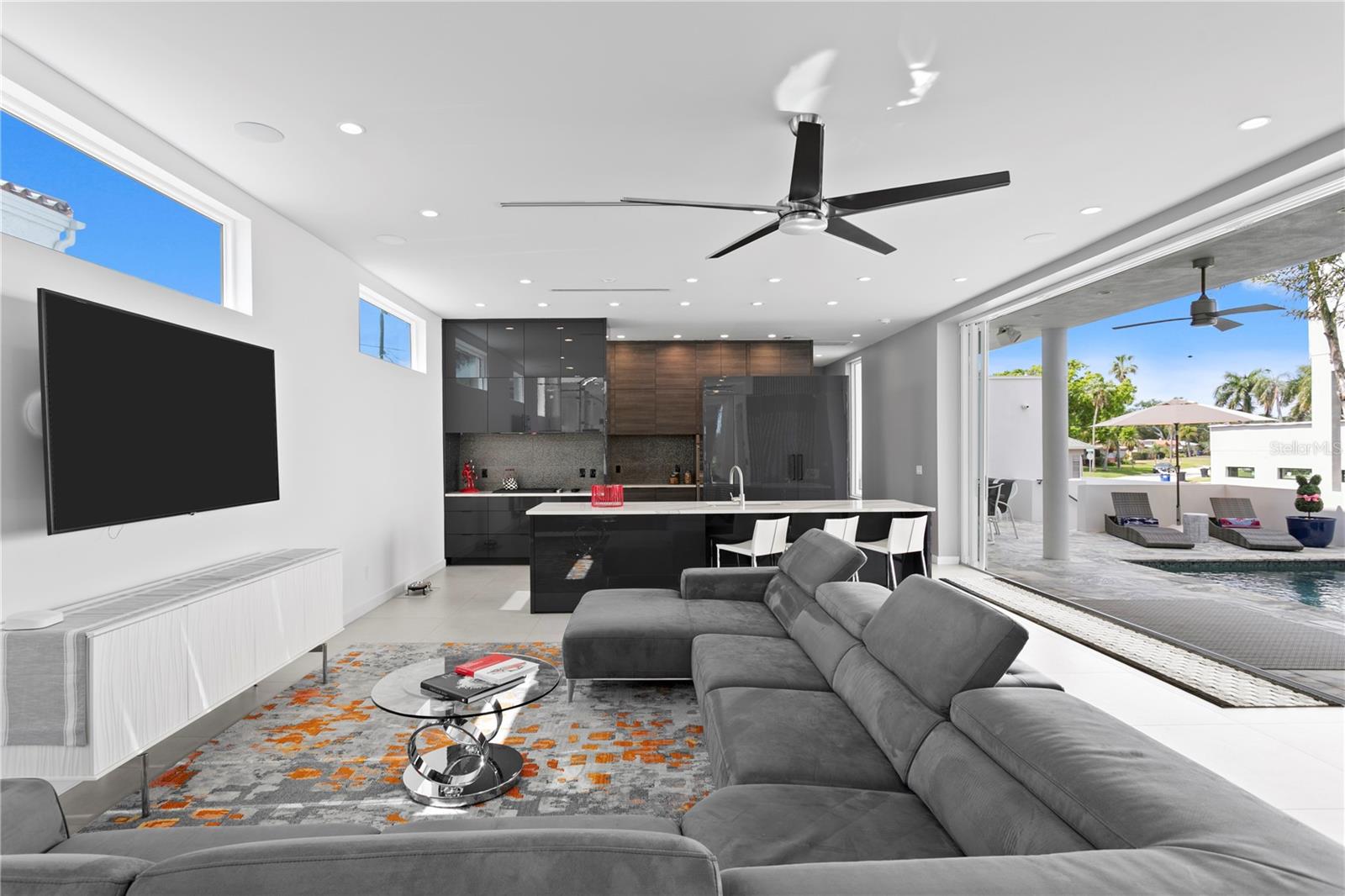 Listing photo id 6 for 110 Palmera Boulevard Ne