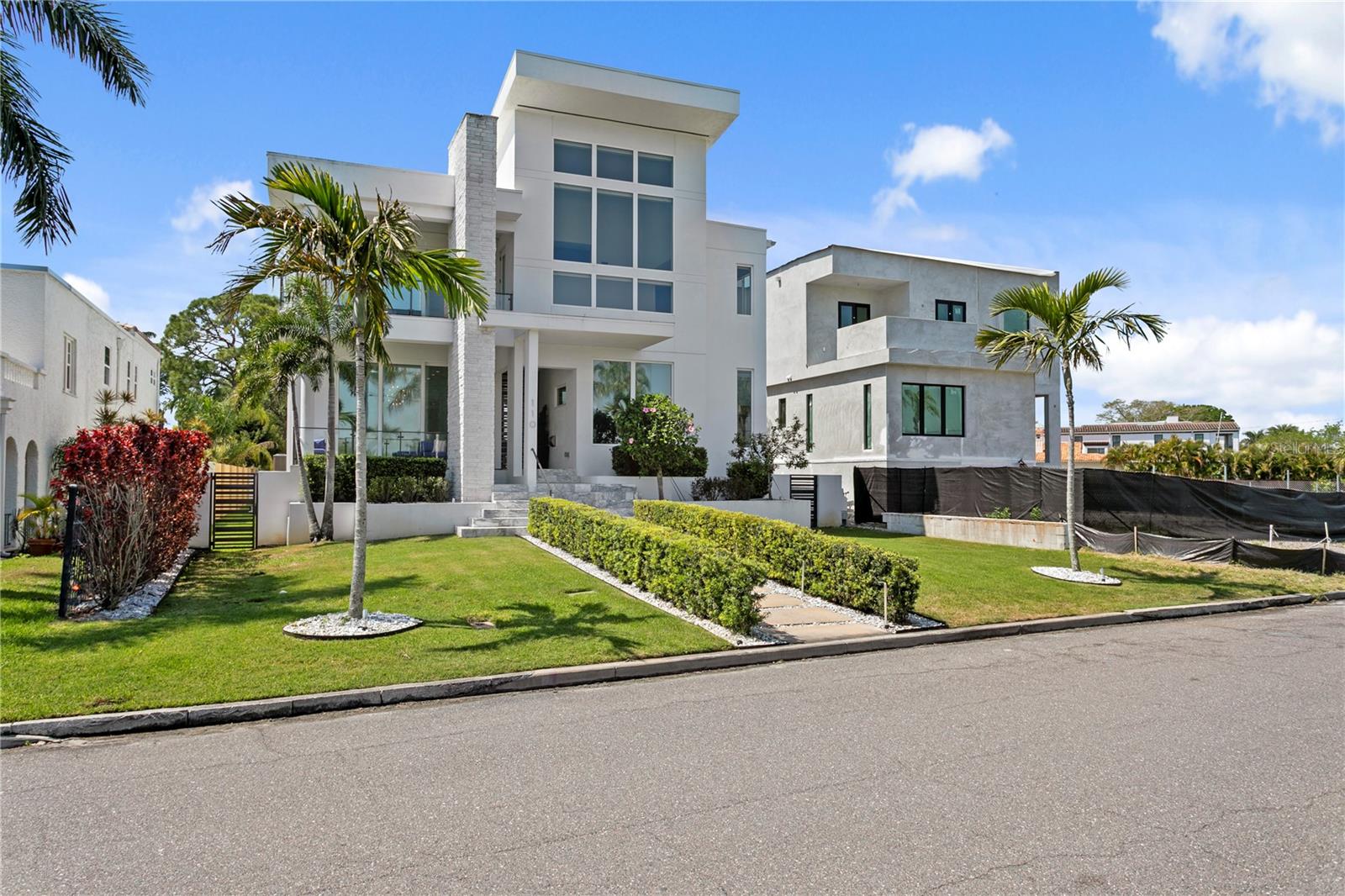 Listing photo id 82 for 110 Palmera Boulevard Ne